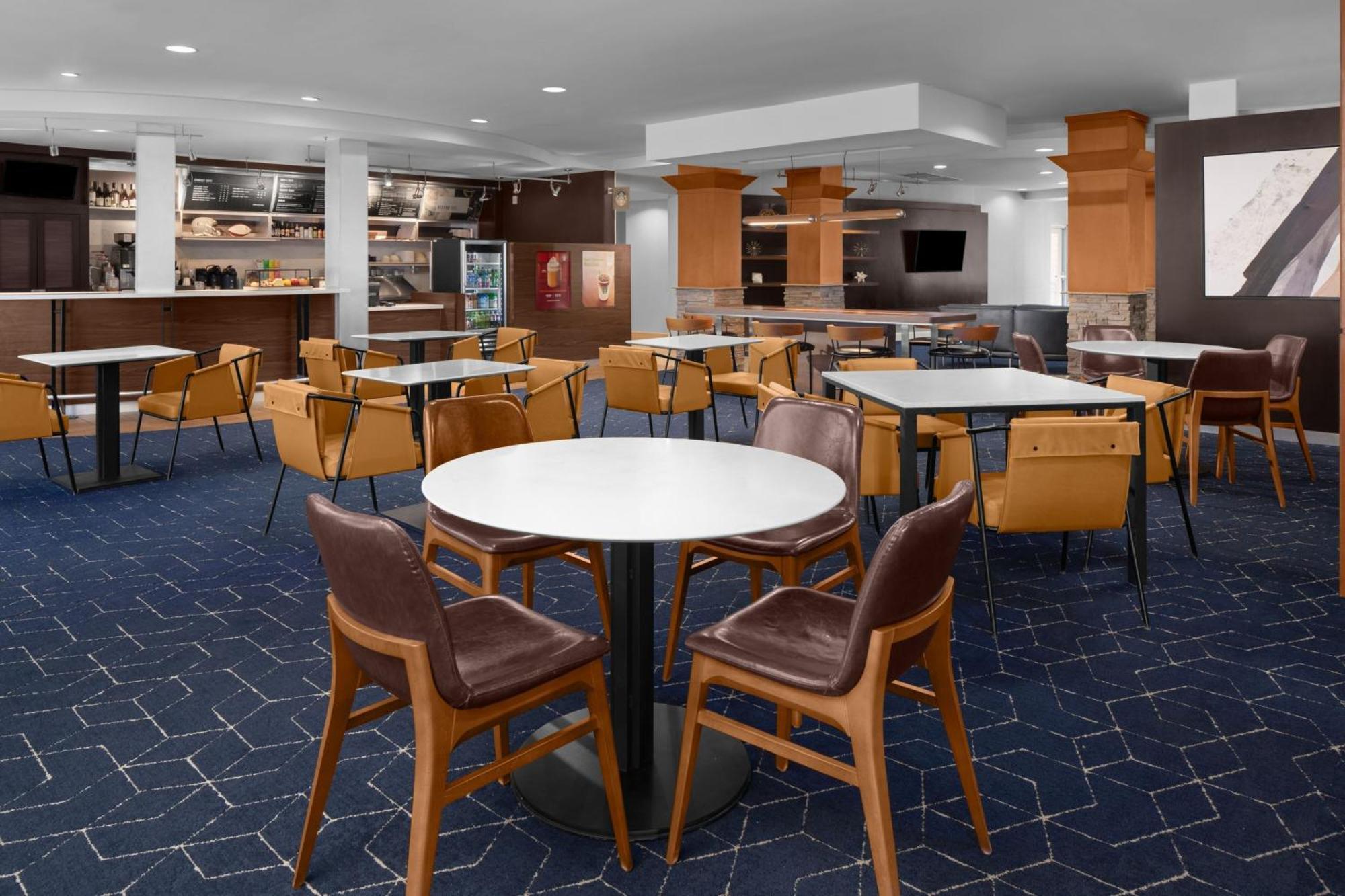 Courtyard By Marriott West/avondale Hotel 3*