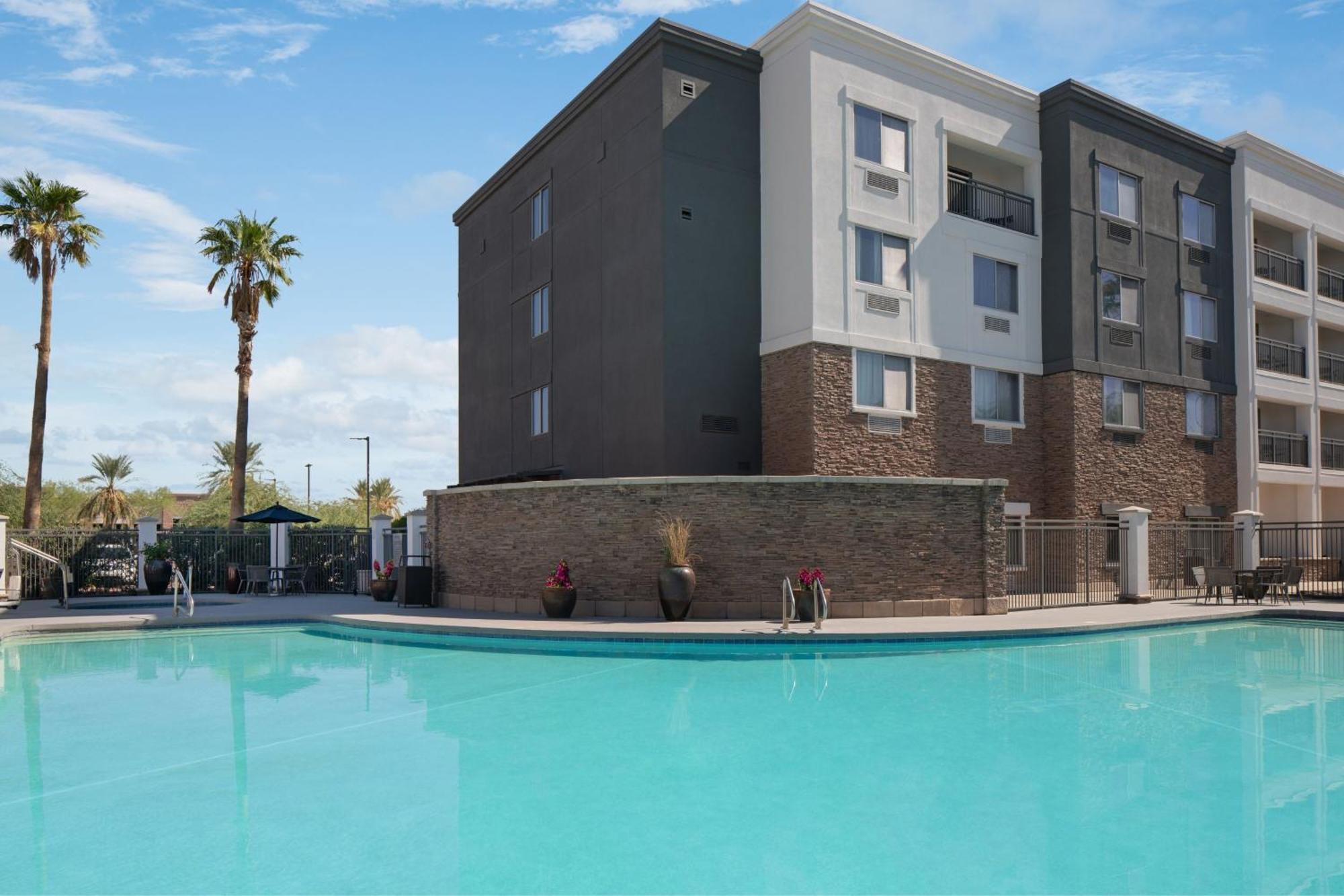 Courtyard By Marriott West/avondale Hotel