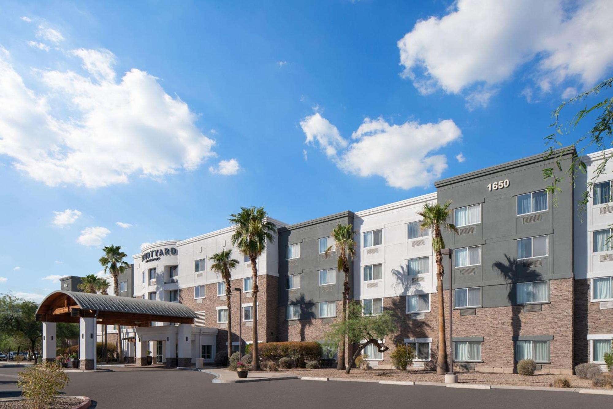 Courtyard By Marriott West/avondale 3*