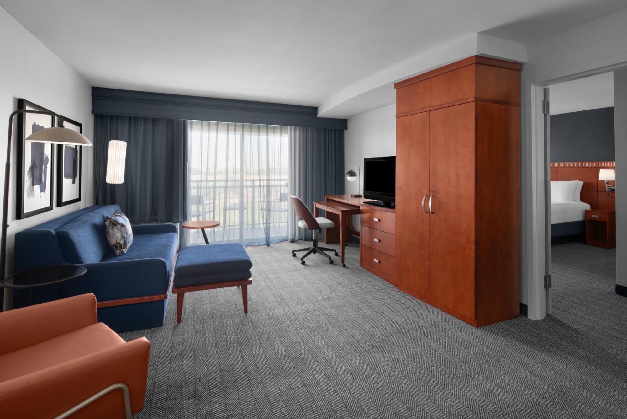 Courtyard By Marriott West/avondale Hotel 3*