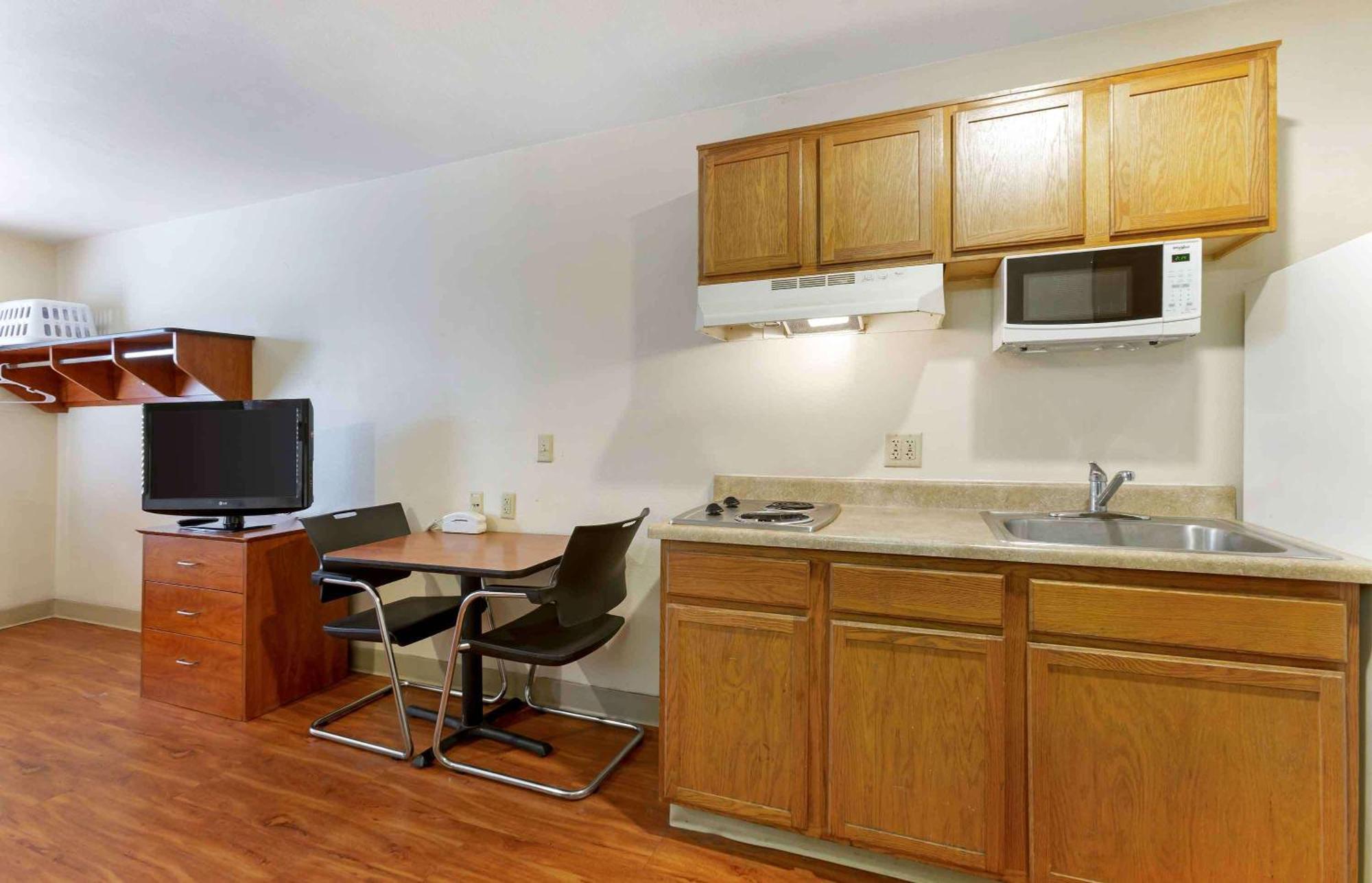 Extended America Select - - West Hotel