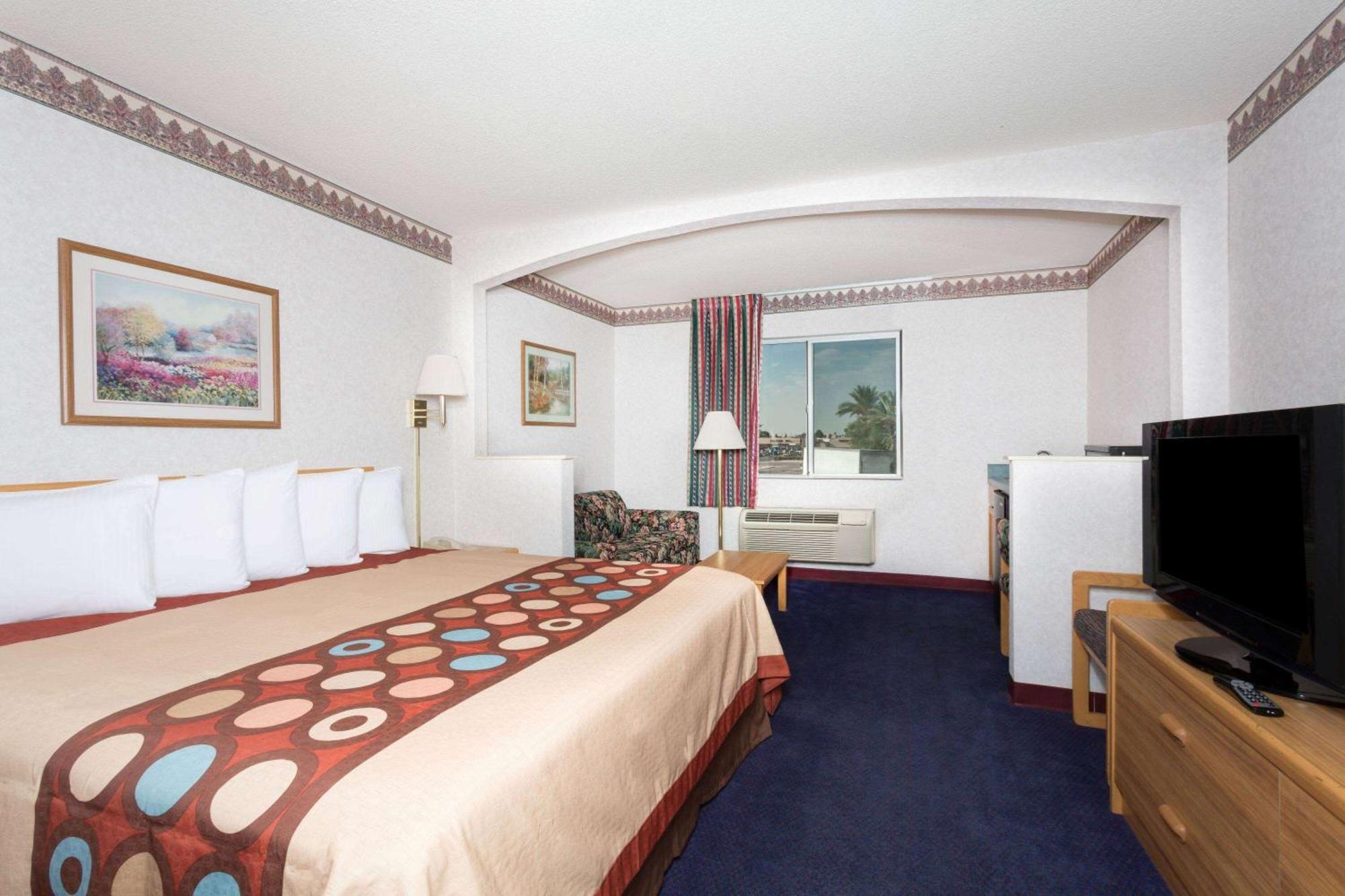 Days By Wyndham West Hotel 2*