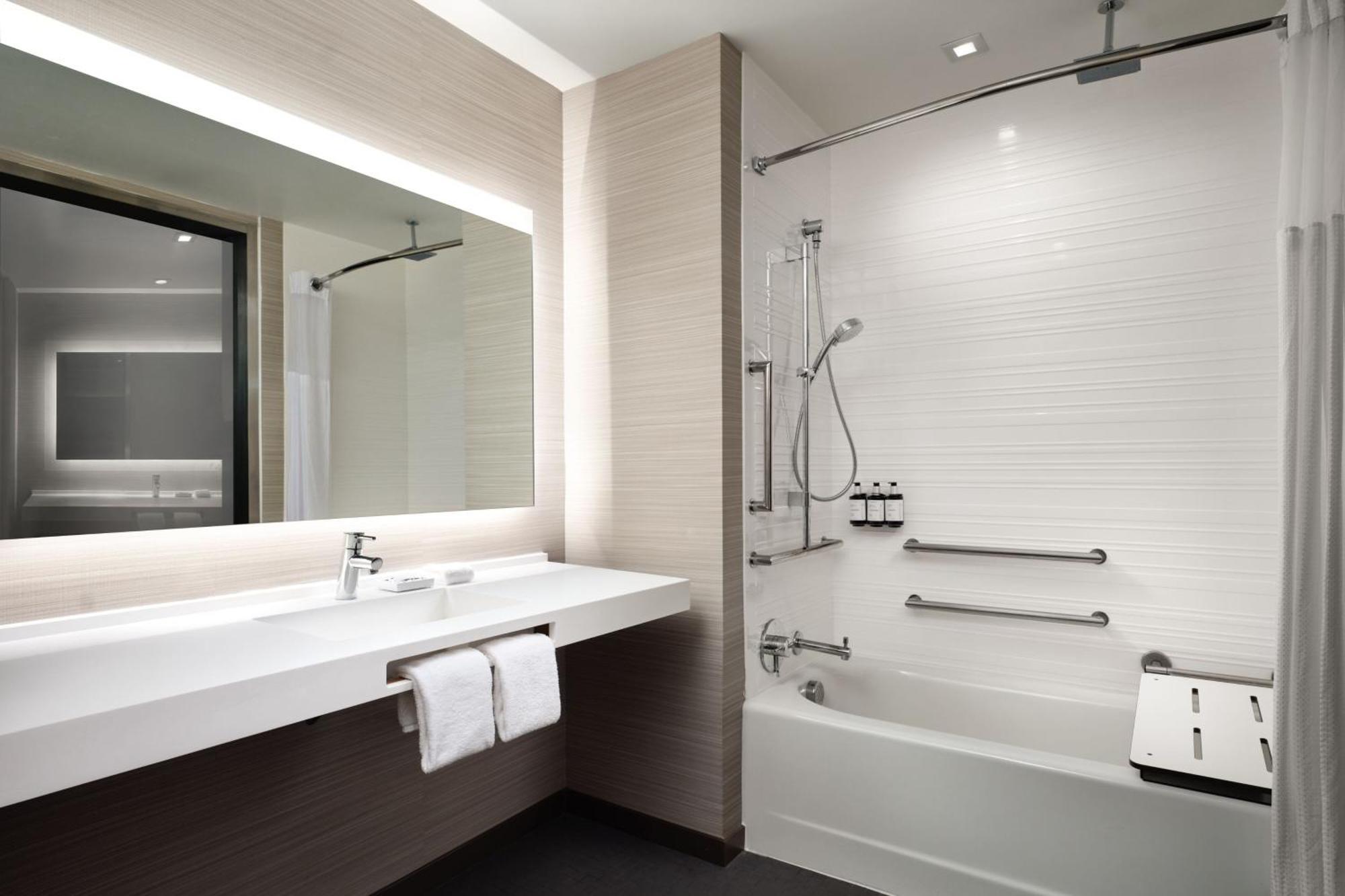 Hotel Ac By Marriott Downtown 3*
