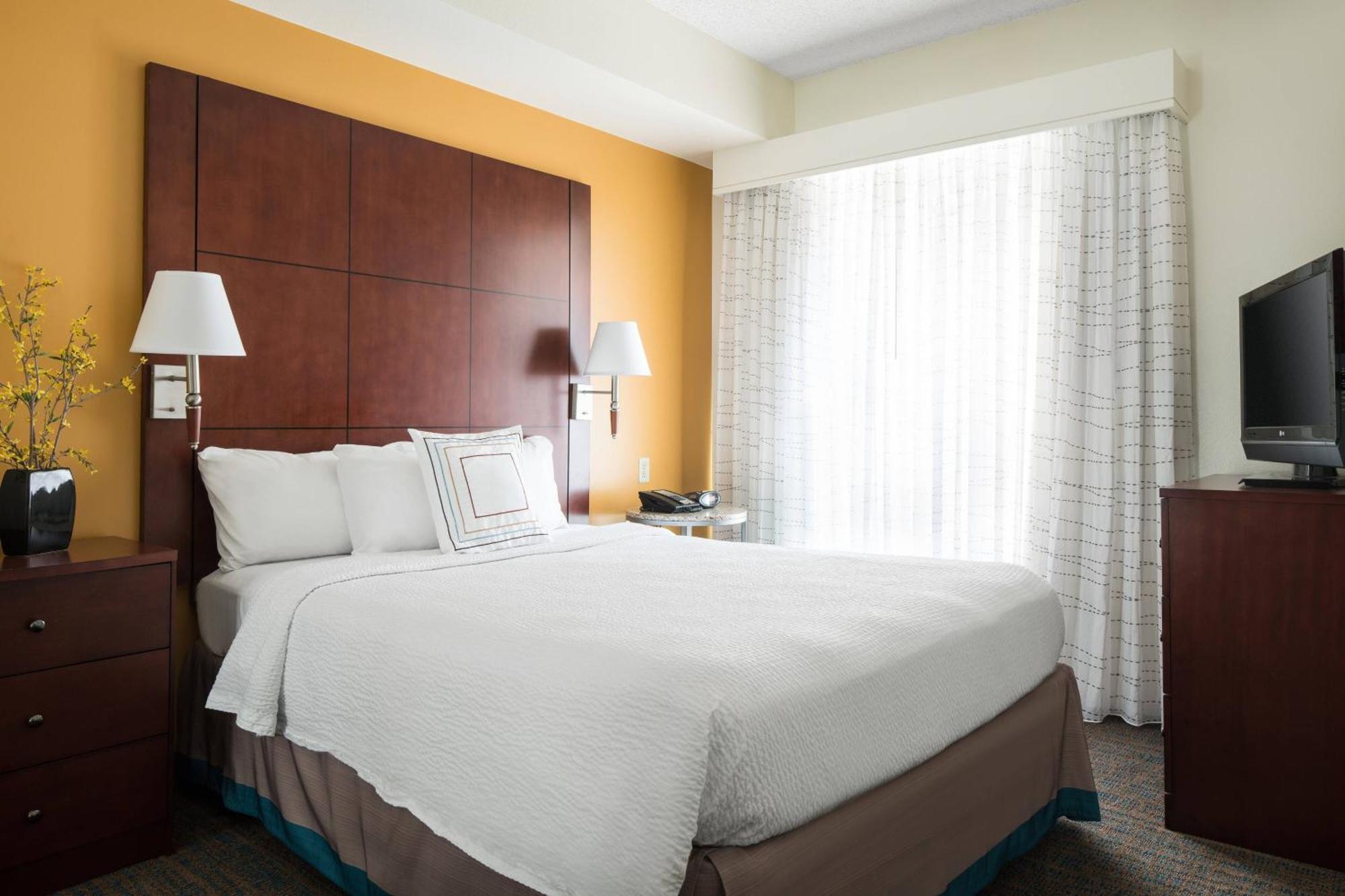 Hotel Desert View At Mayo Clinic 3*