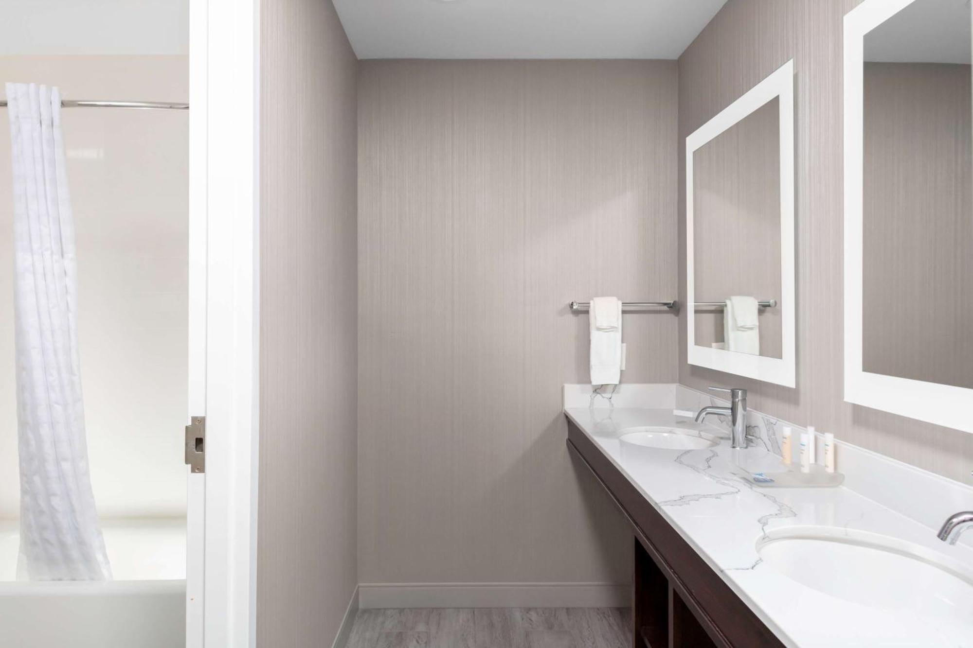 Homewood By Hilton Airport South 3*