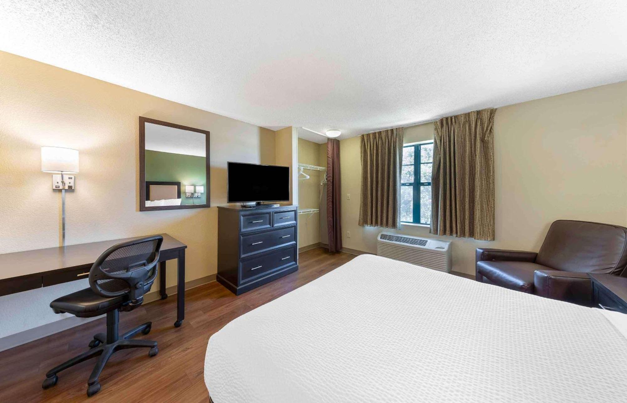 Extended America Select - - Deer Valley Hotel 2*