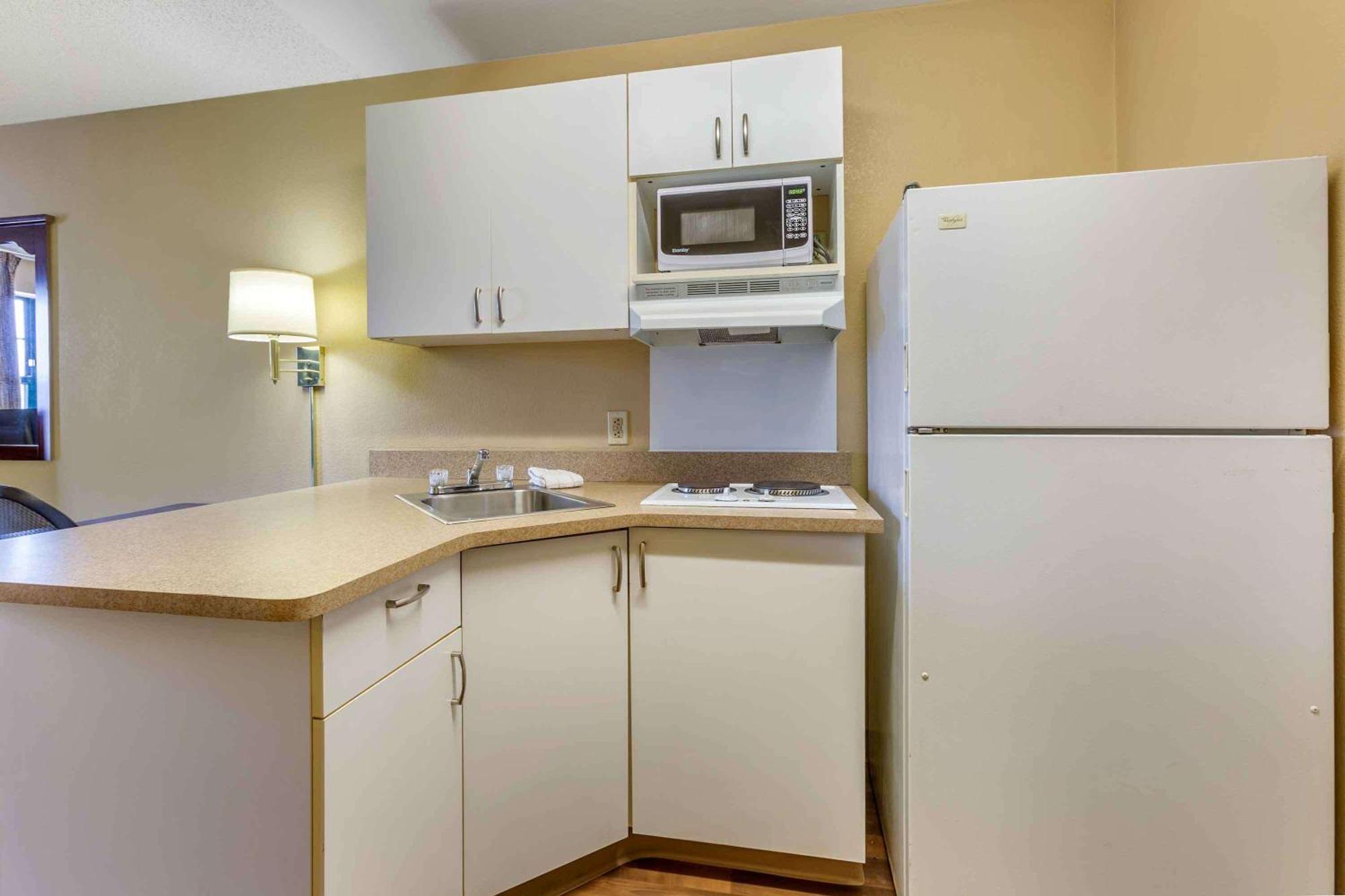 Extended America Select - - Deer Valley Hotel 2*