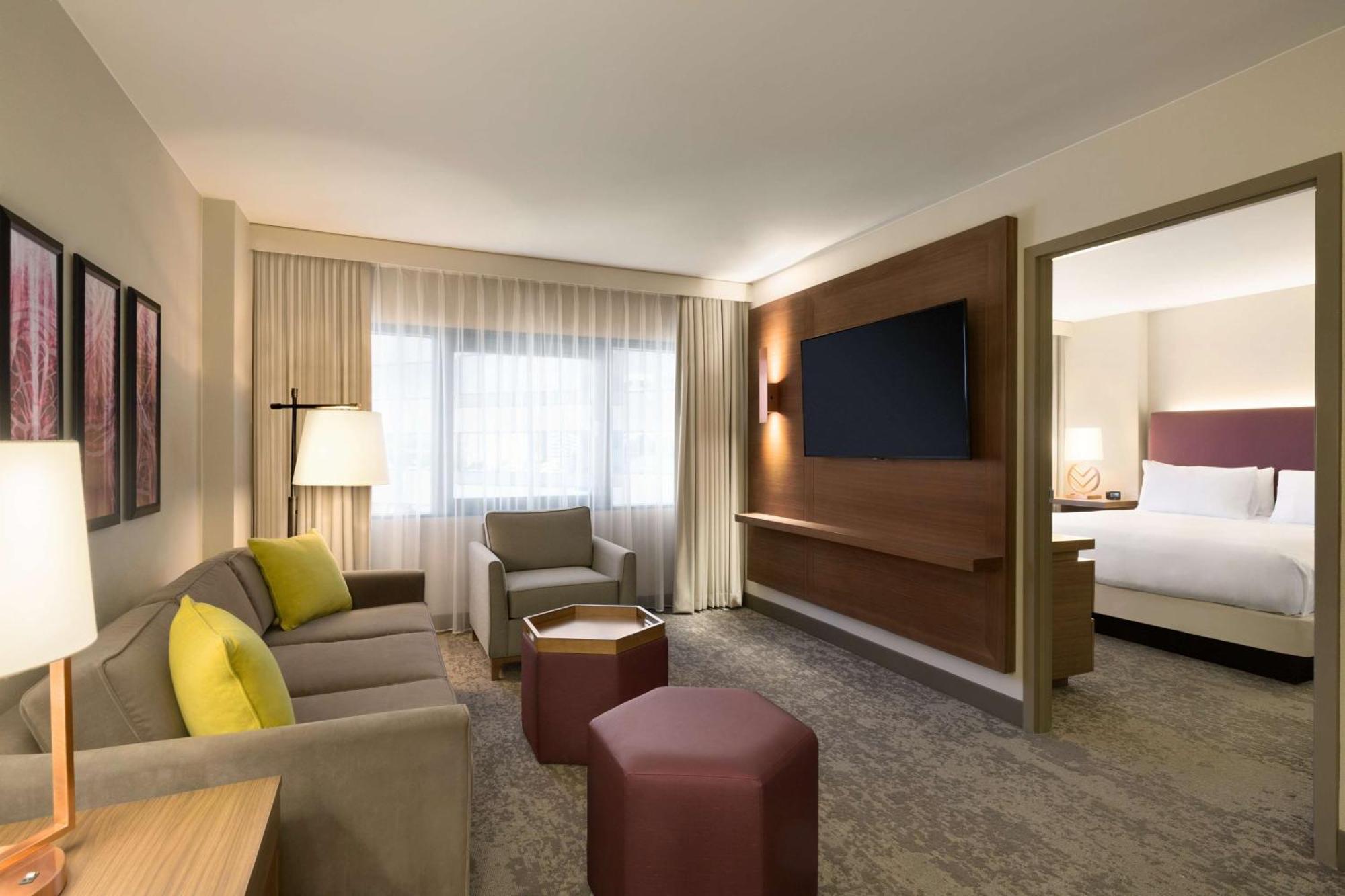 Hotel Embassy By Hilton Downtown North 3*