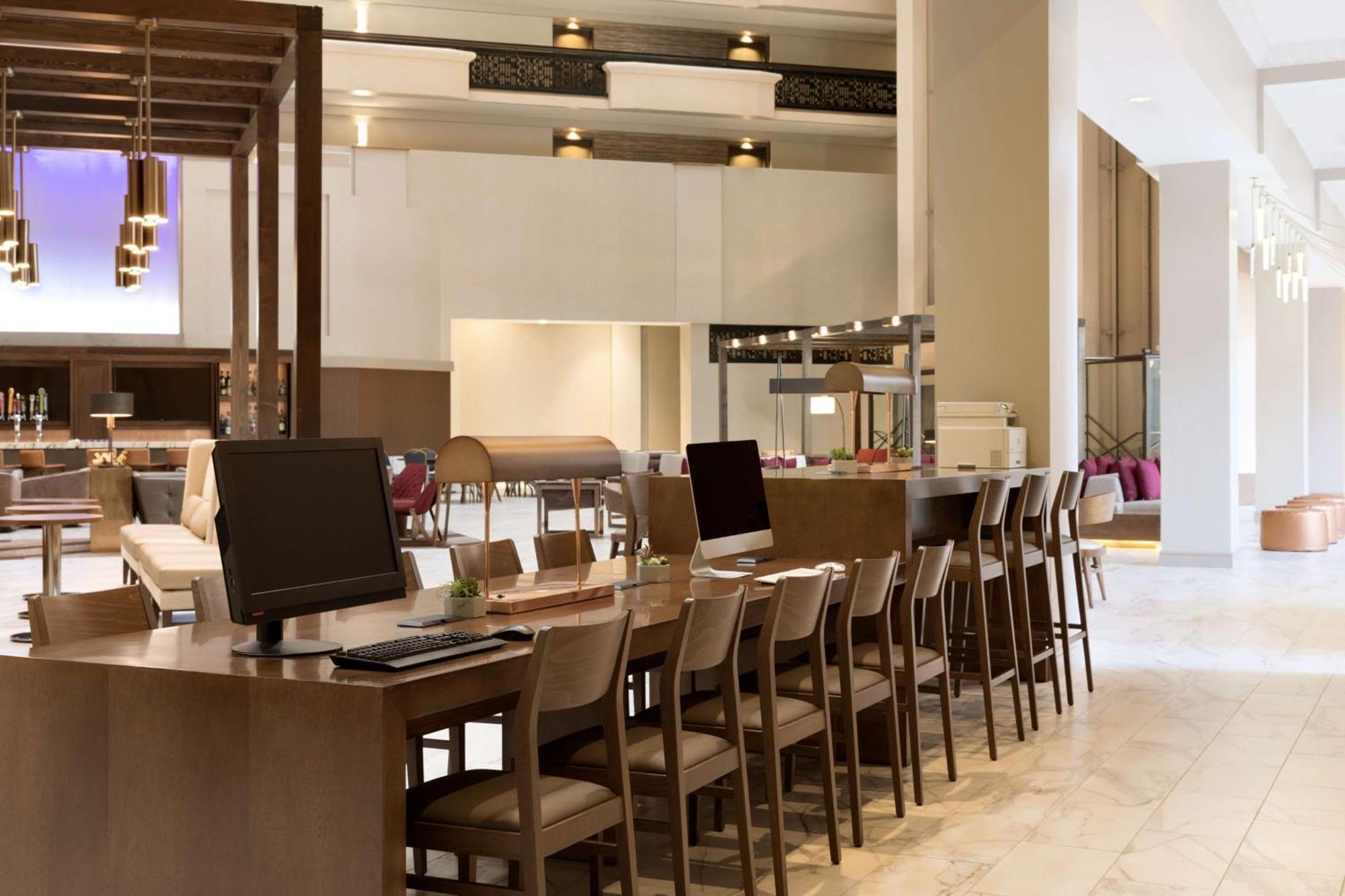 Hotel Embassy By Hilton Downtown North Phoenix