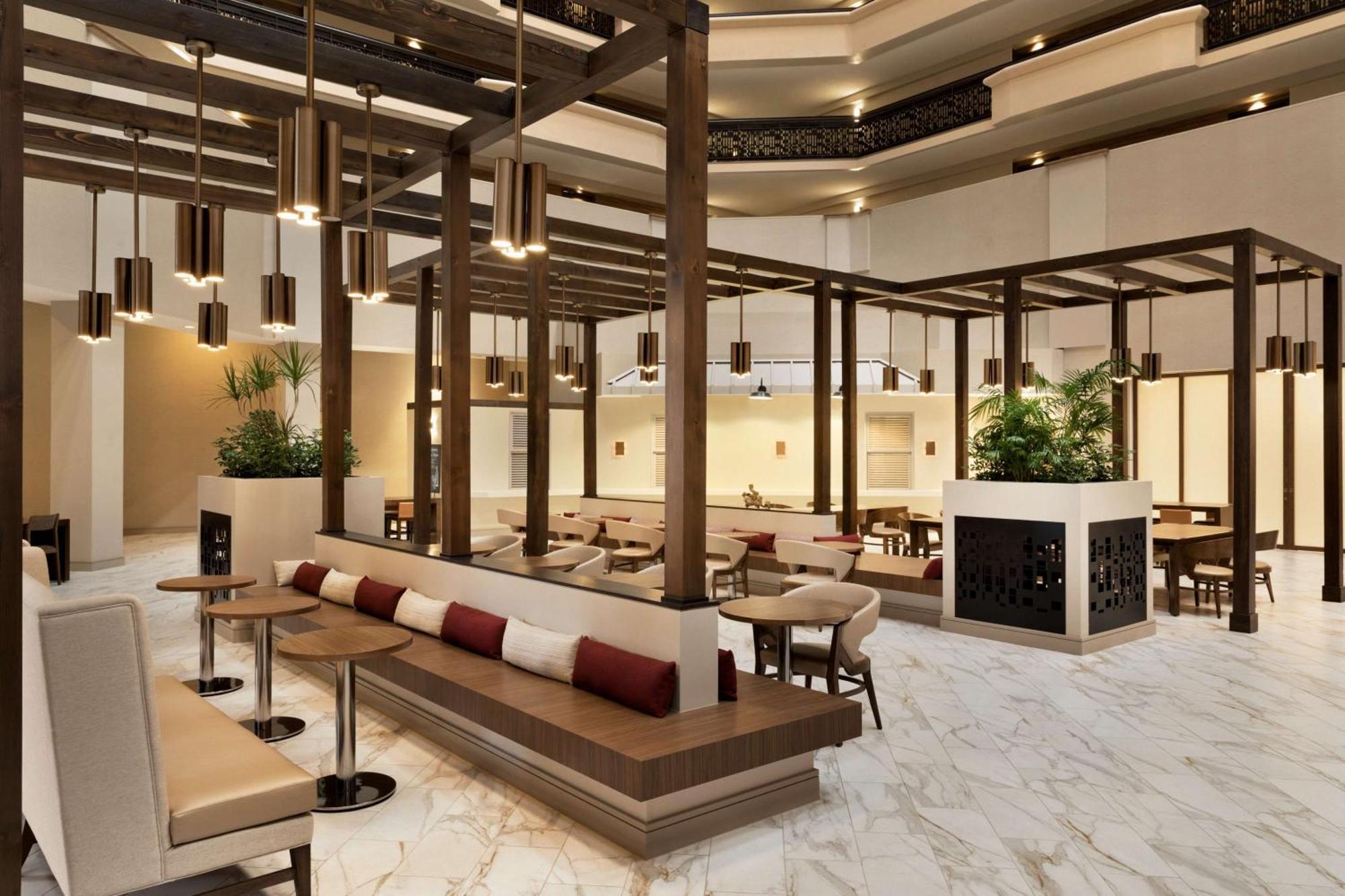 Hotel Embassy By Hilton Downtown North 3*