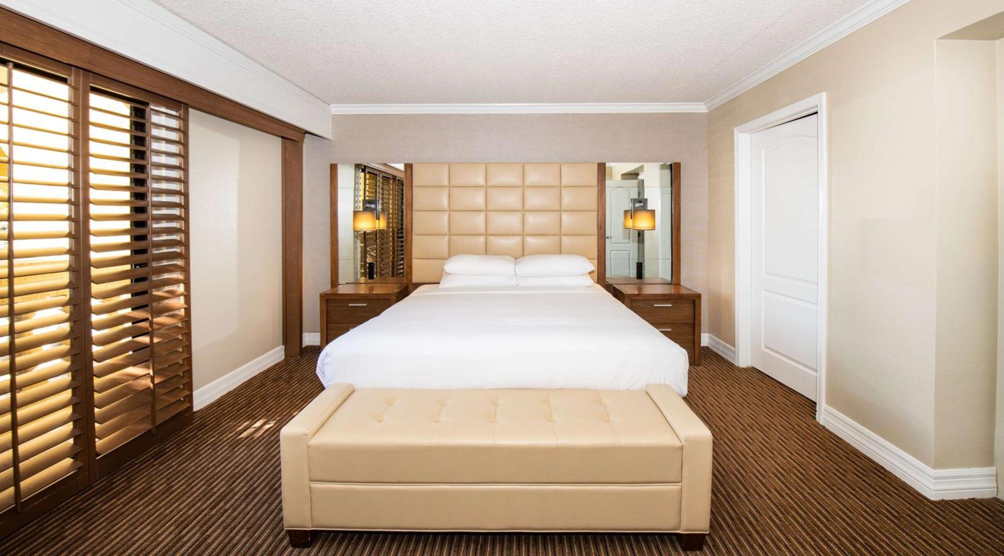 Hilton At The Peak Resort 4*