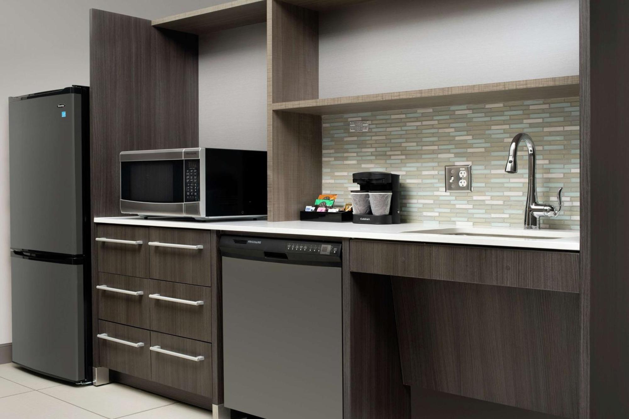 Home2 By Hilton Airport South Hotel 3*