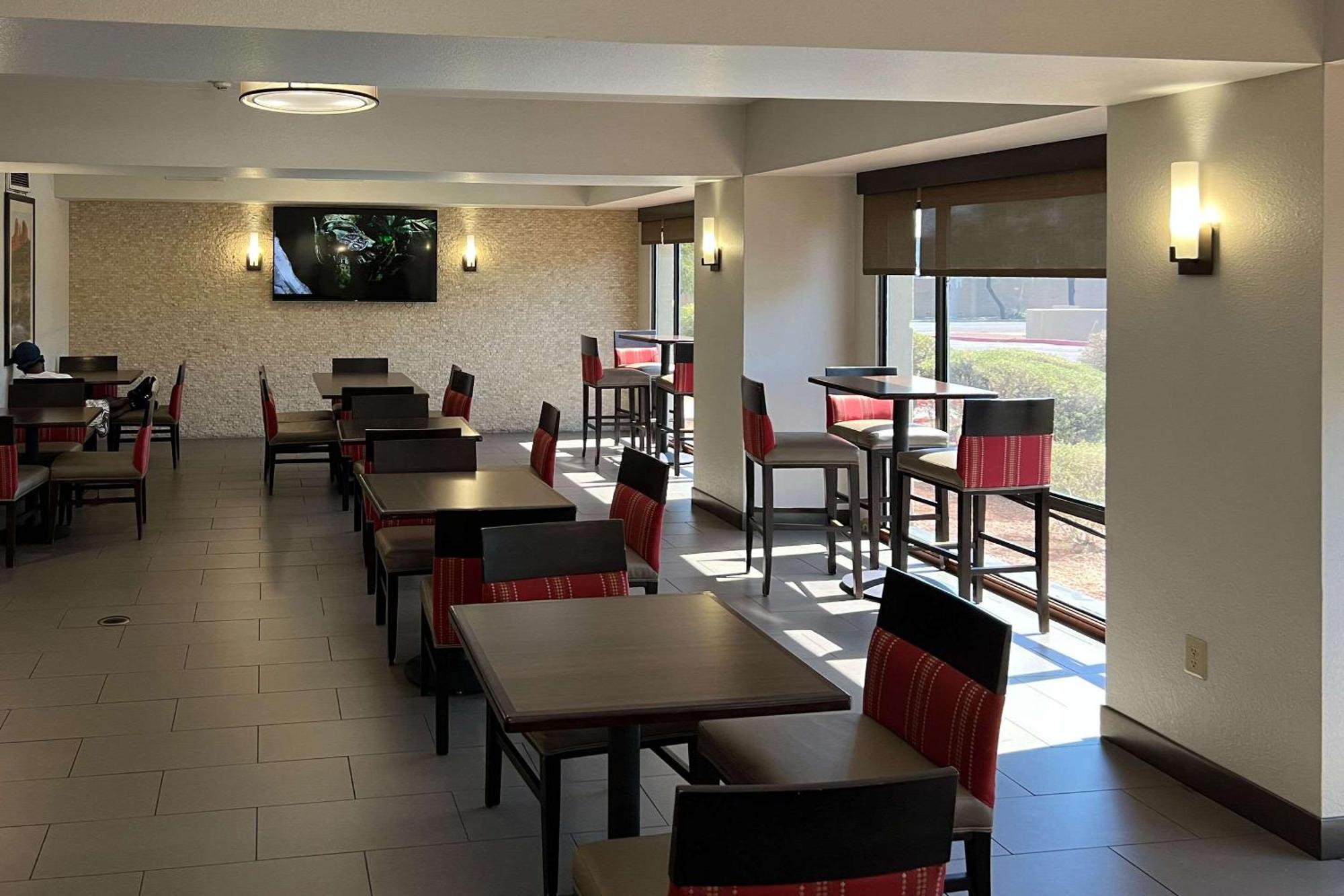 Inn Comfort I-10 West At 51st Ave 3*