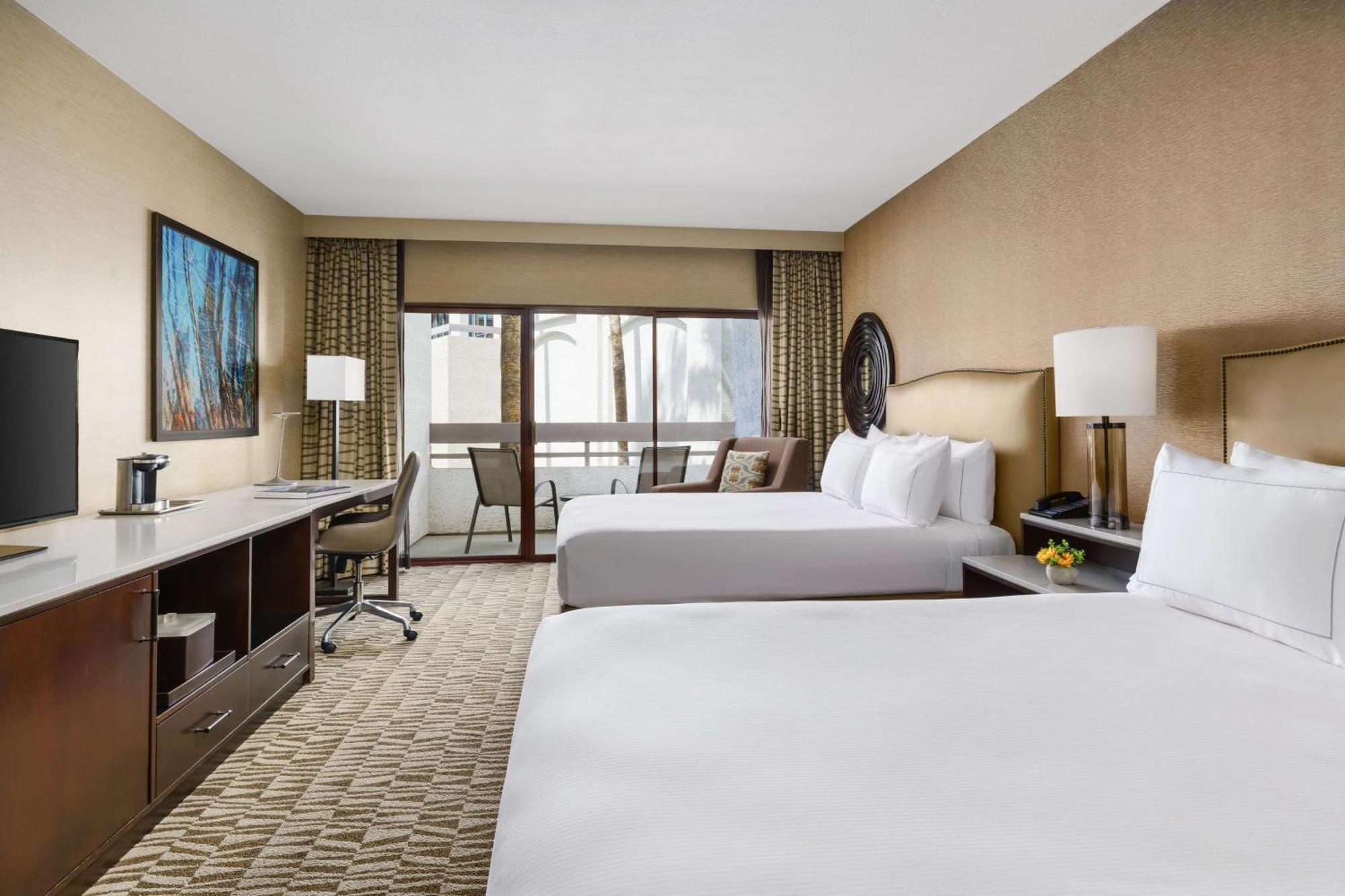 Hilton Airport Hotel 3*