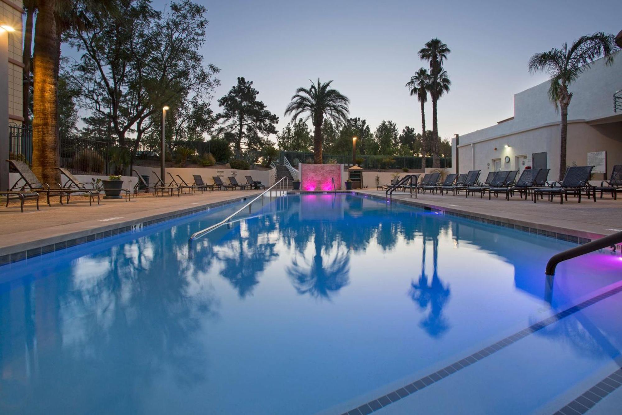 Hotel Embassy By Hilton Biltmore Phoenix