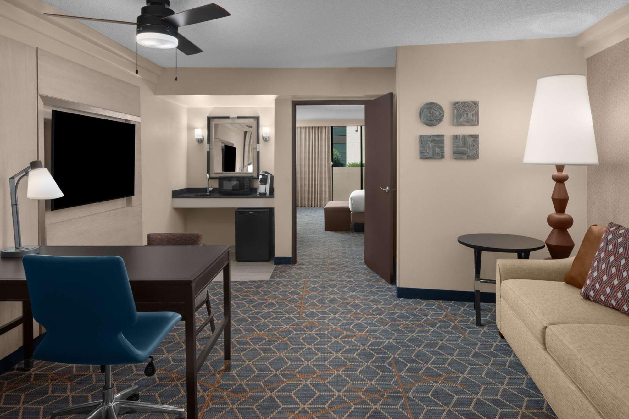 Hotel Embassy By Hilton Biltmore 3*