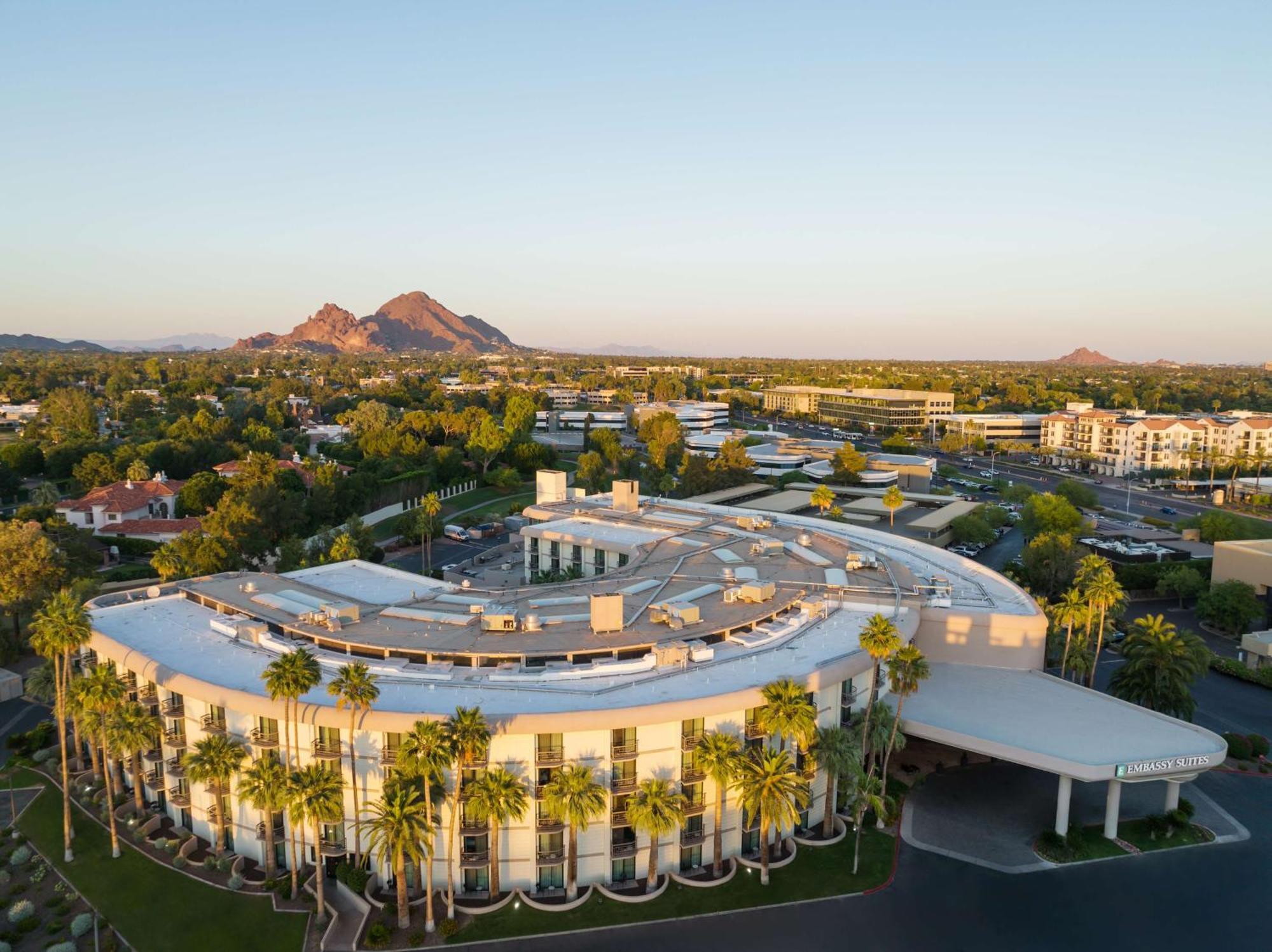 Hotel Embassy By Hilton Biltmore Phoenix