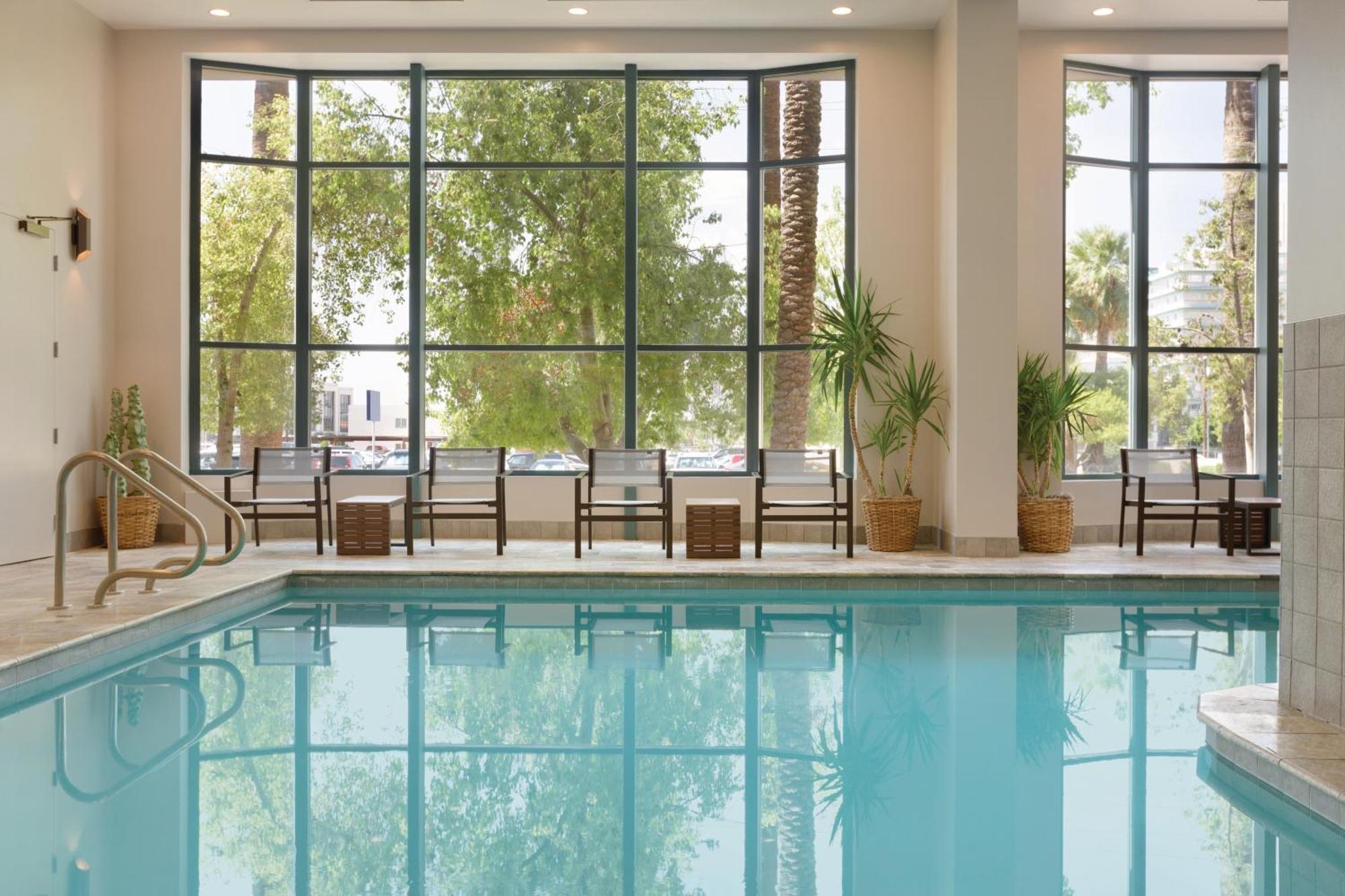 Hotel Embassy By Hilton Downtown North Phoenix