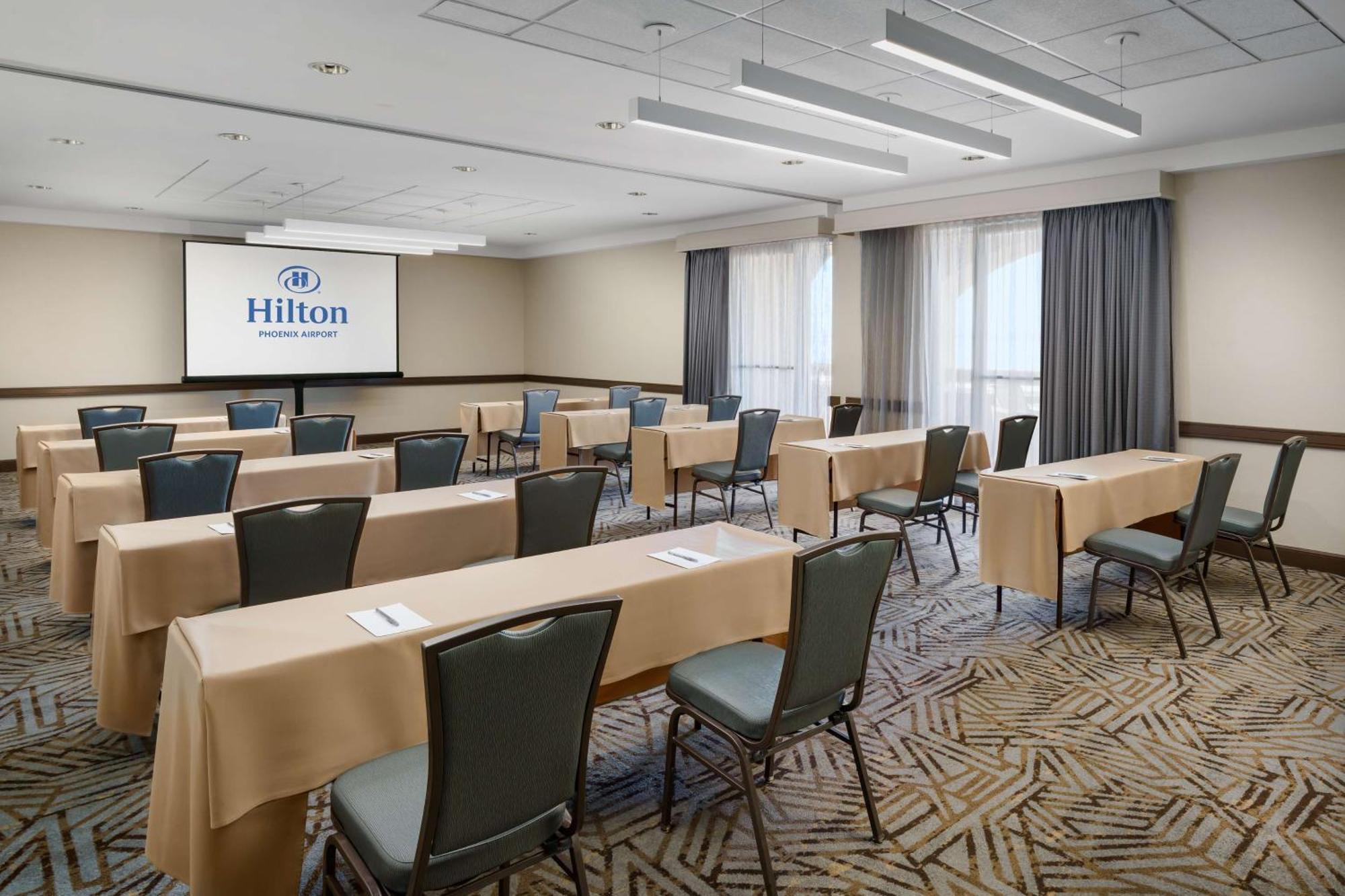 Hotel Hilton Airport 3*