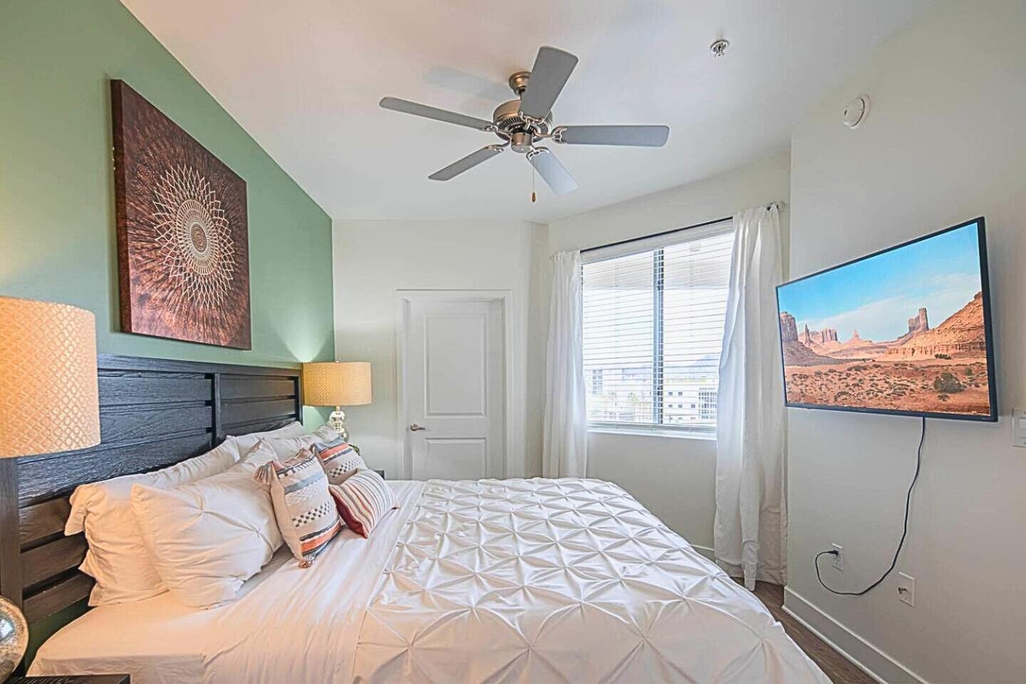 Holiday home Shopping & Dining 1 Mile - 24 Hour Pool With Parking - 4036 Phoenix