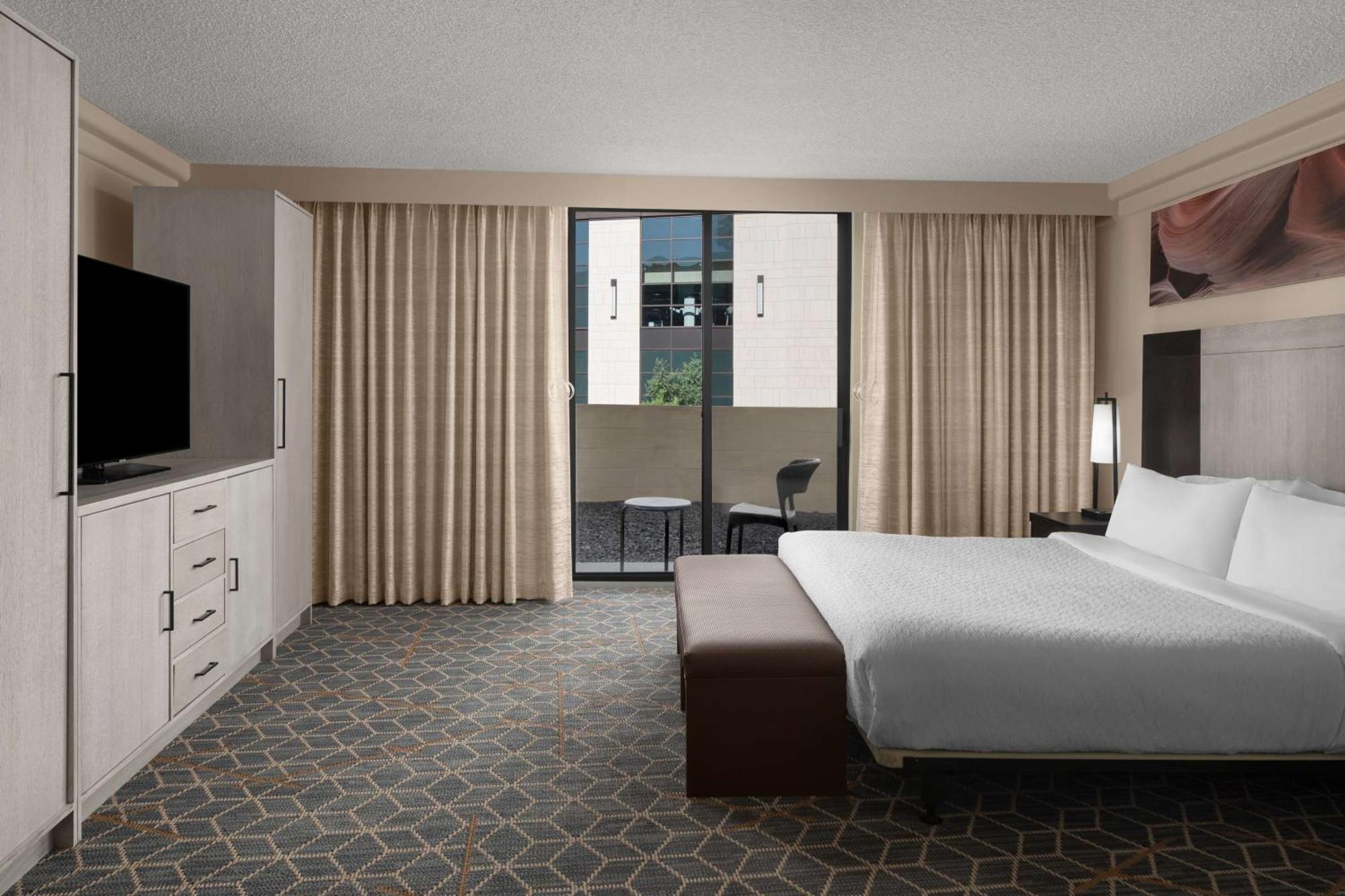 Hotel Embassy By Hilton Biltmore