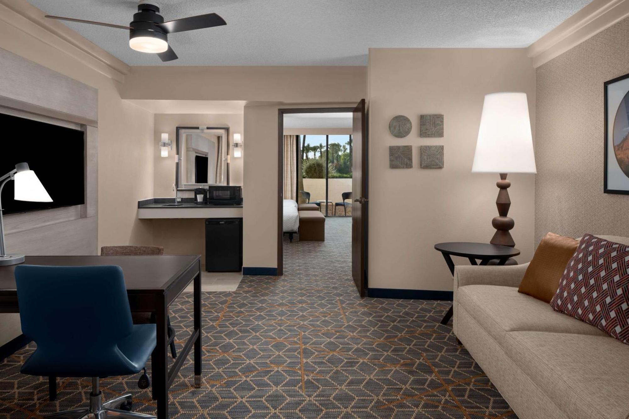 Embassy By Hilton Biltmore Hotel Phoenix