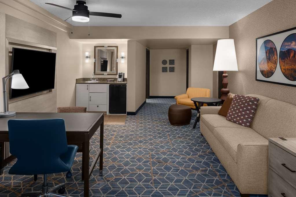 Hotel Embassy By Hilton Biltmore Phoenix
