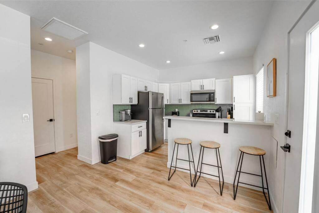Villa Stunning In Midtown, Private Courtyard