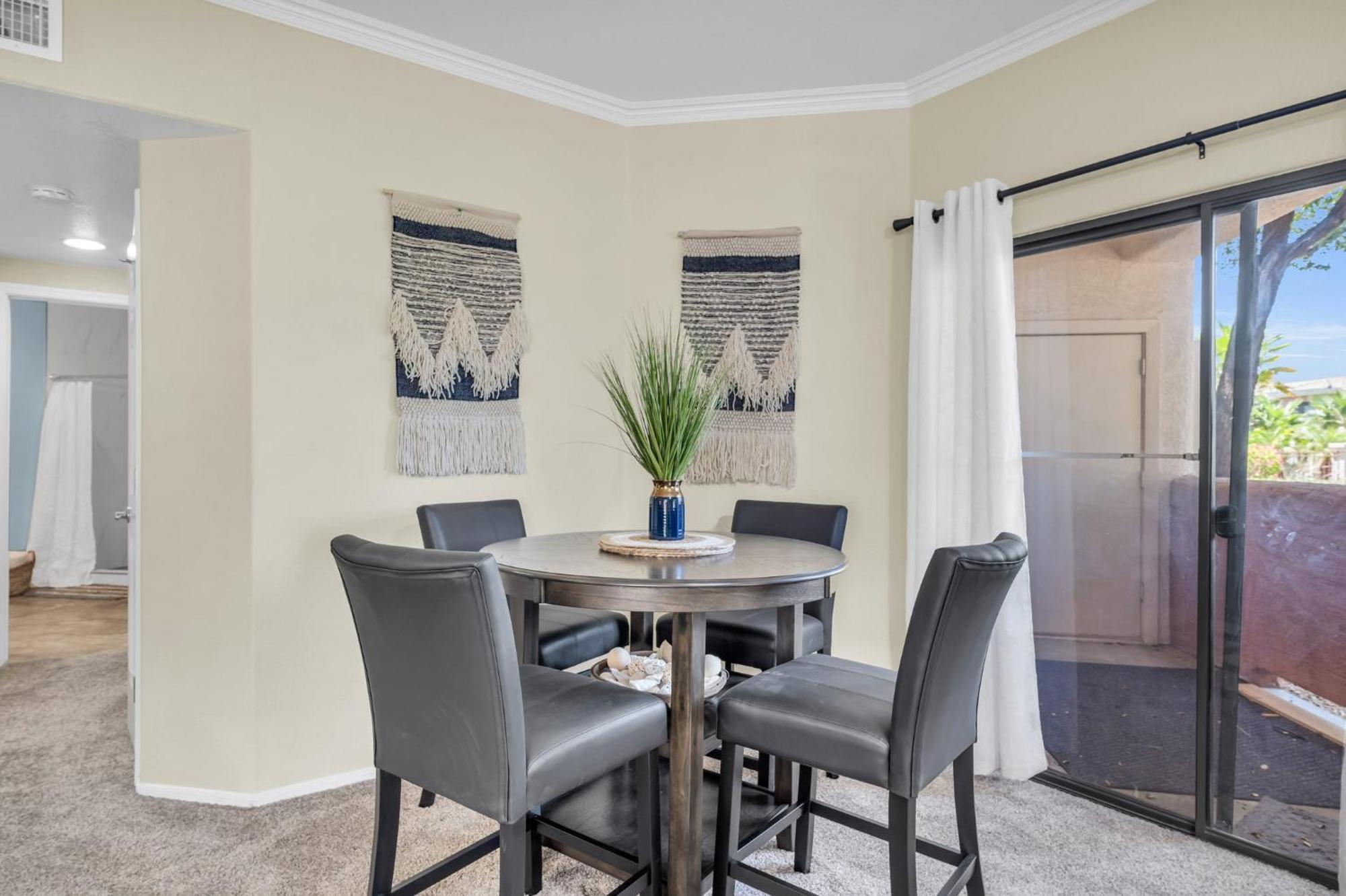 Apartment Comfy With Heated Pool And Gym *