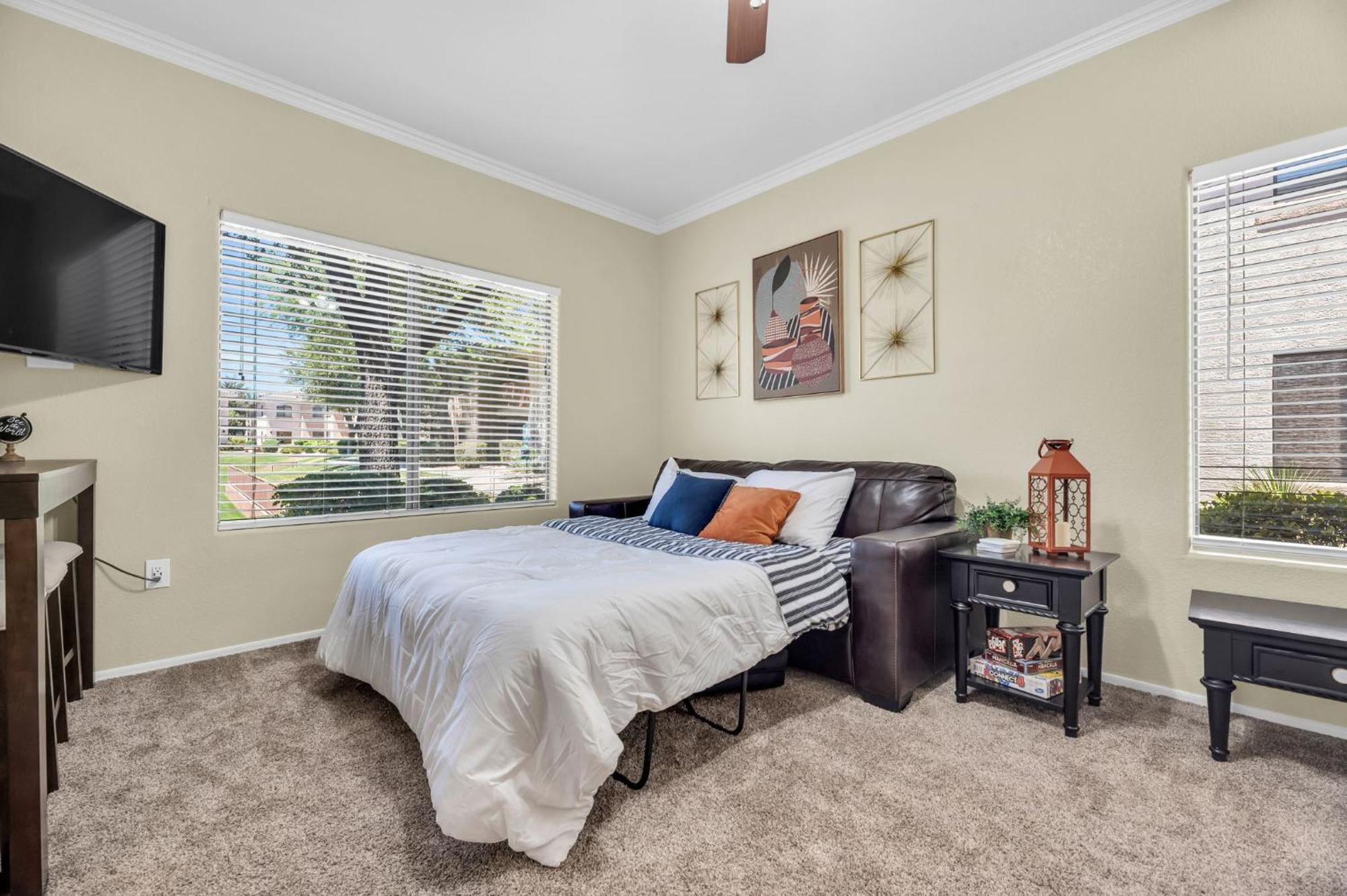 Comfy With Heated Pool And Gym *