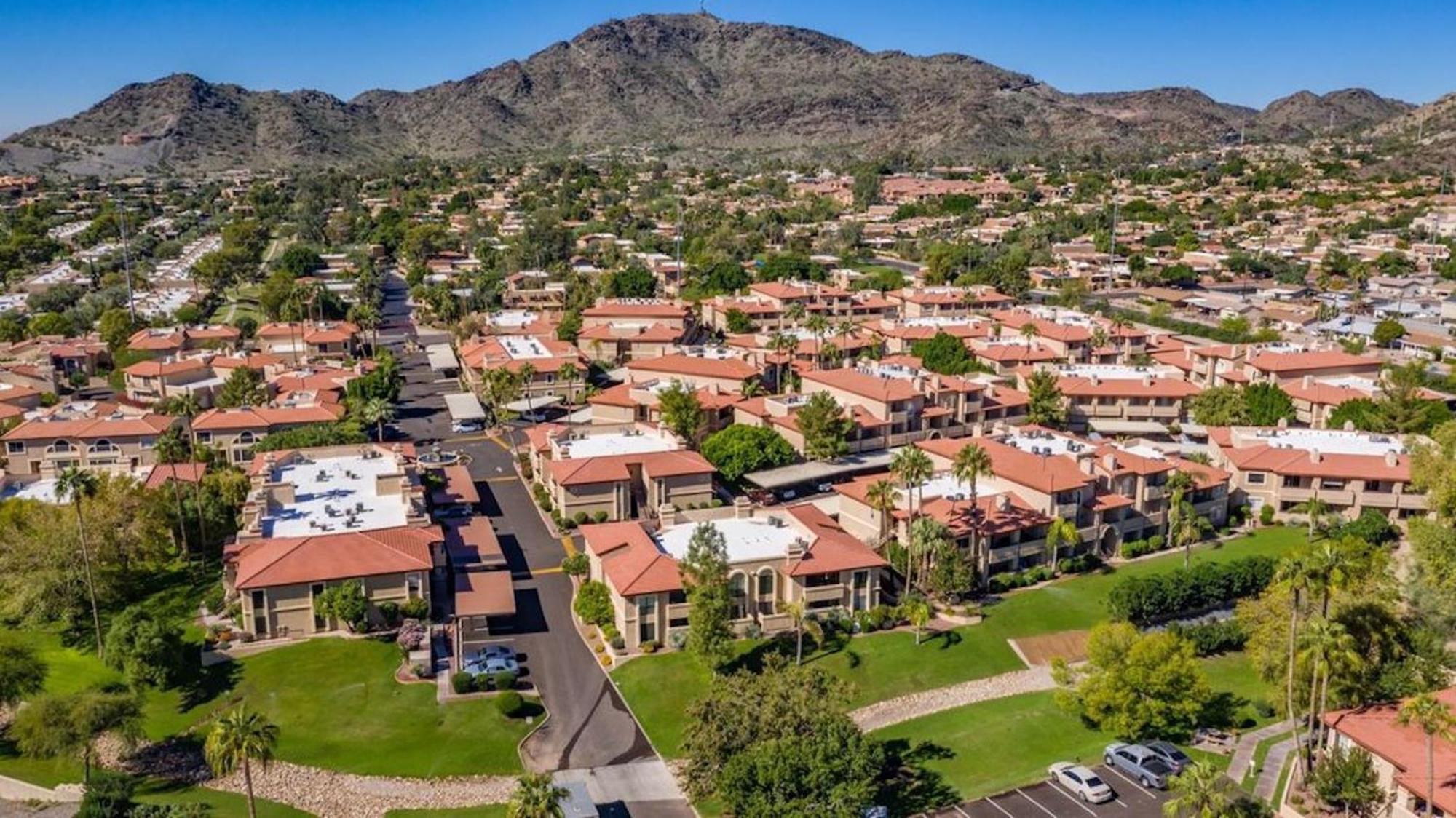 Mountain Vista Resort: Gated Community With Pools And Hiking Access