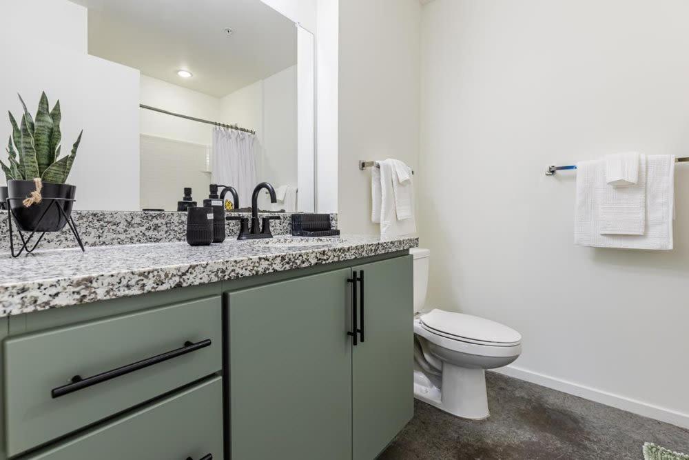 Apartment Sophisticated Living At Roosevelt Point,