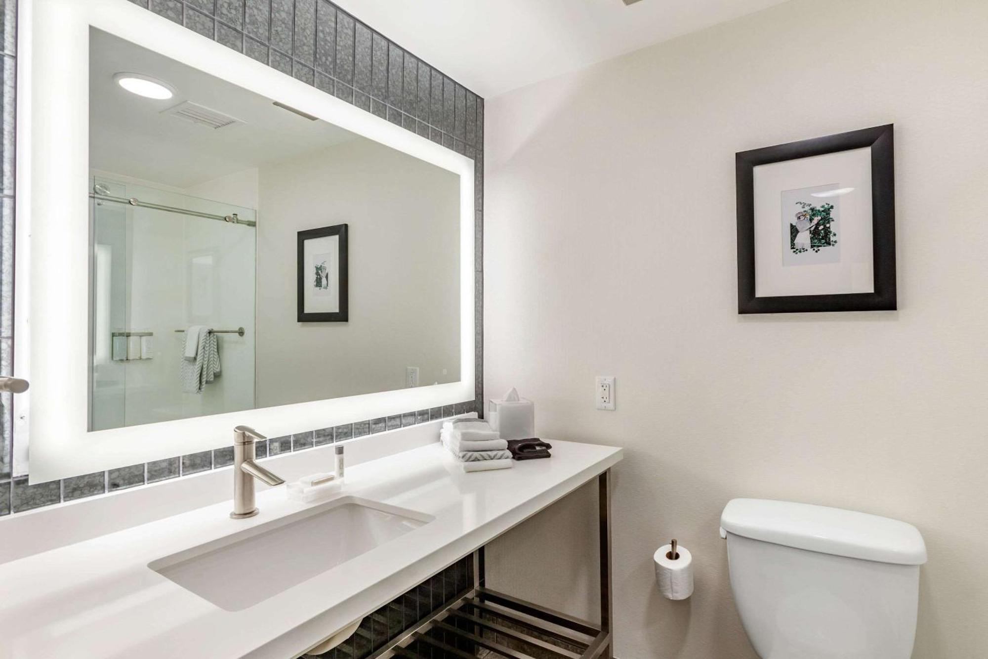 Hotel Cambria Downtown Convention & Airport
