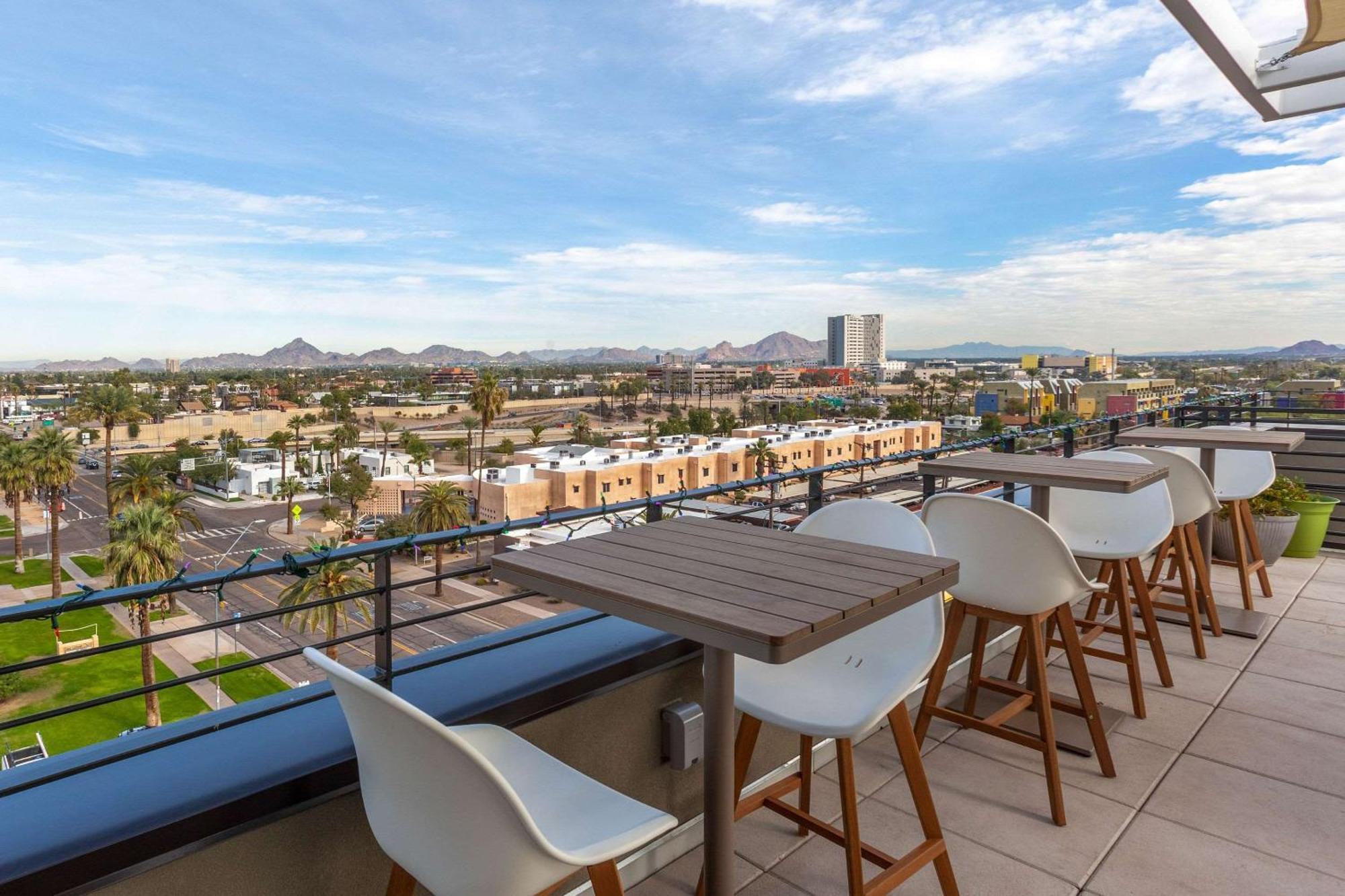 Cambria Downtown Convention & Airport Hotel 3*