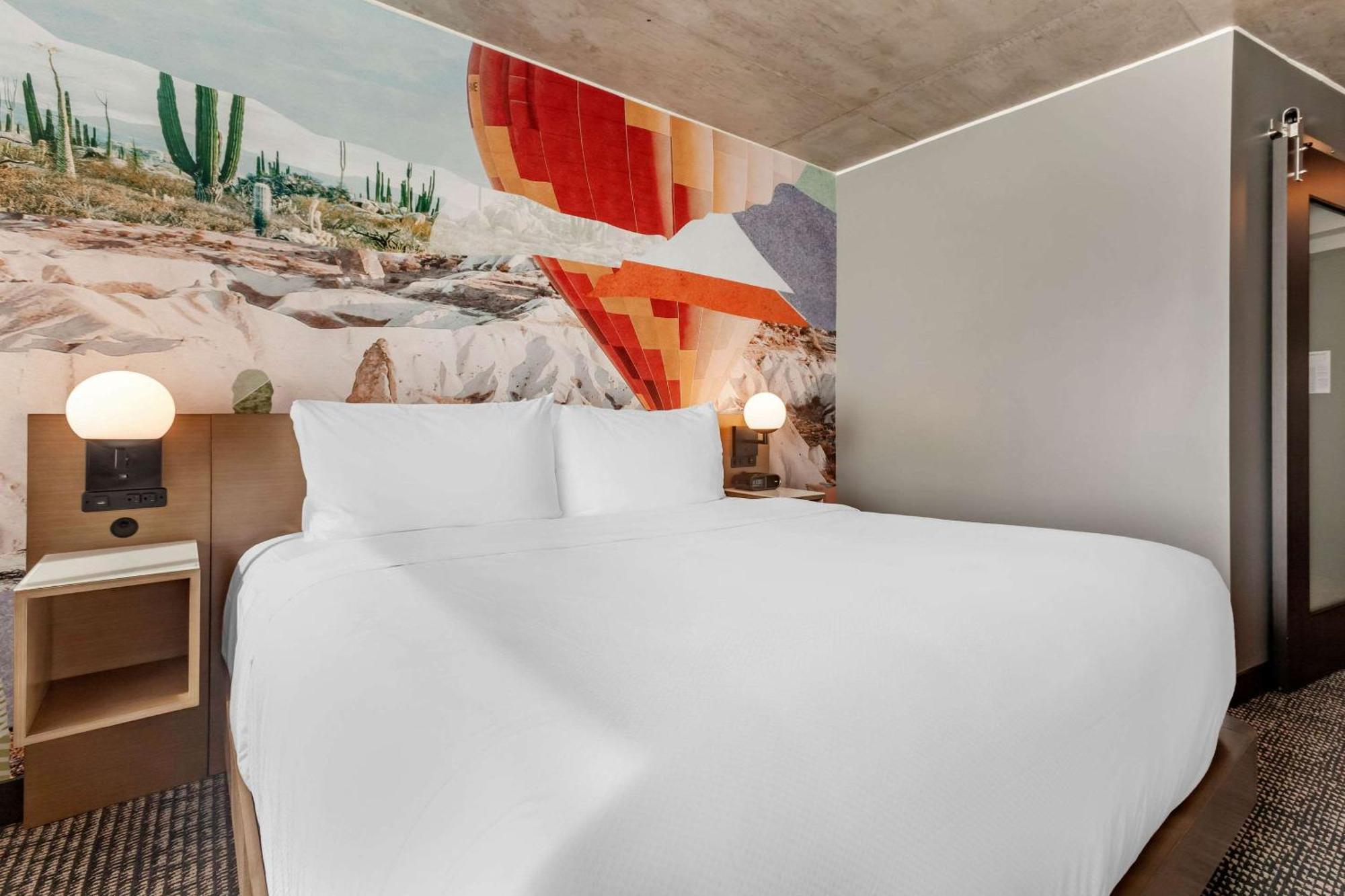 Cambria Downtown Convention & Airport Hotel