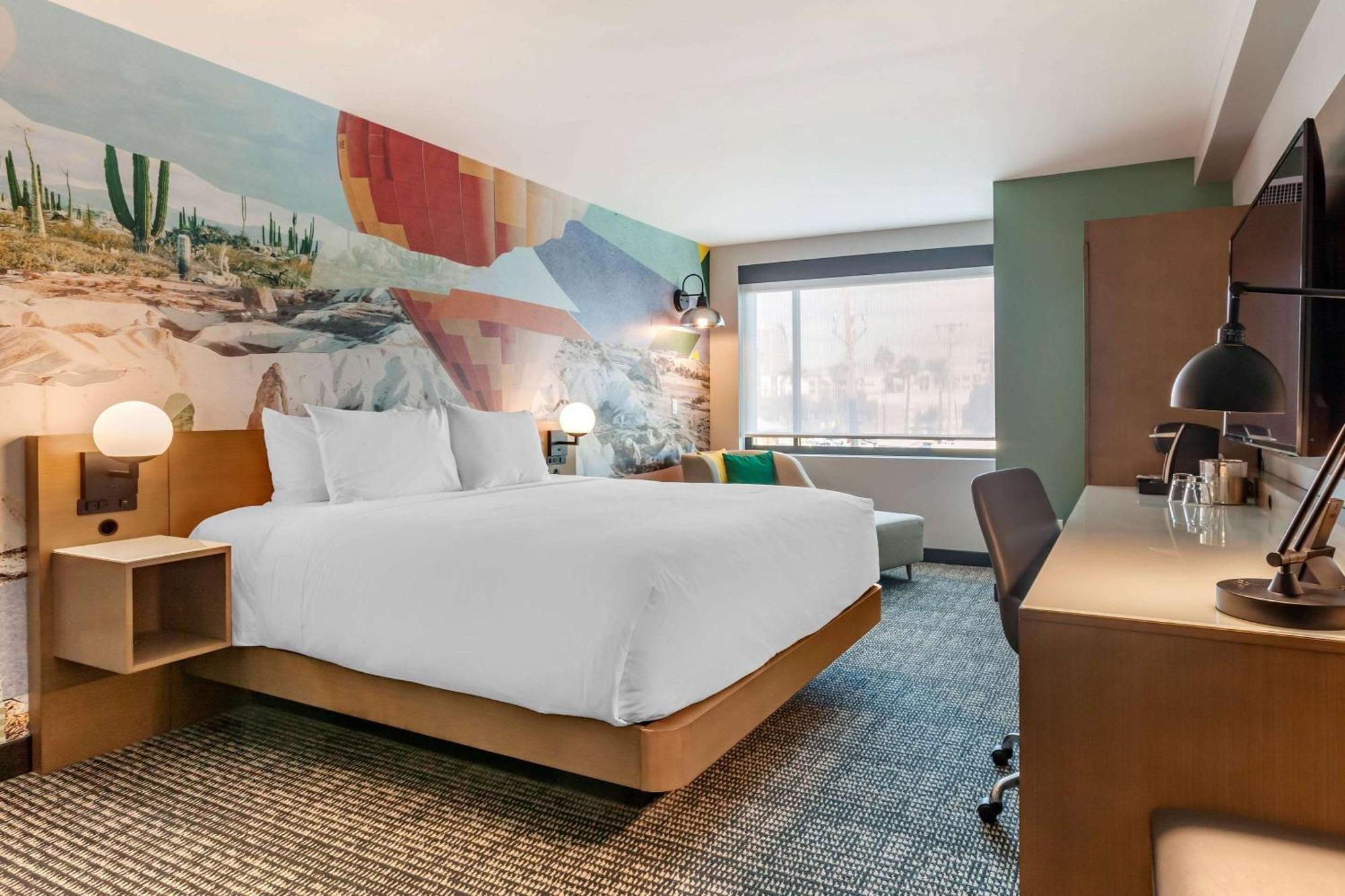 Cambria Downtown Convention & Airport Hotel 3*