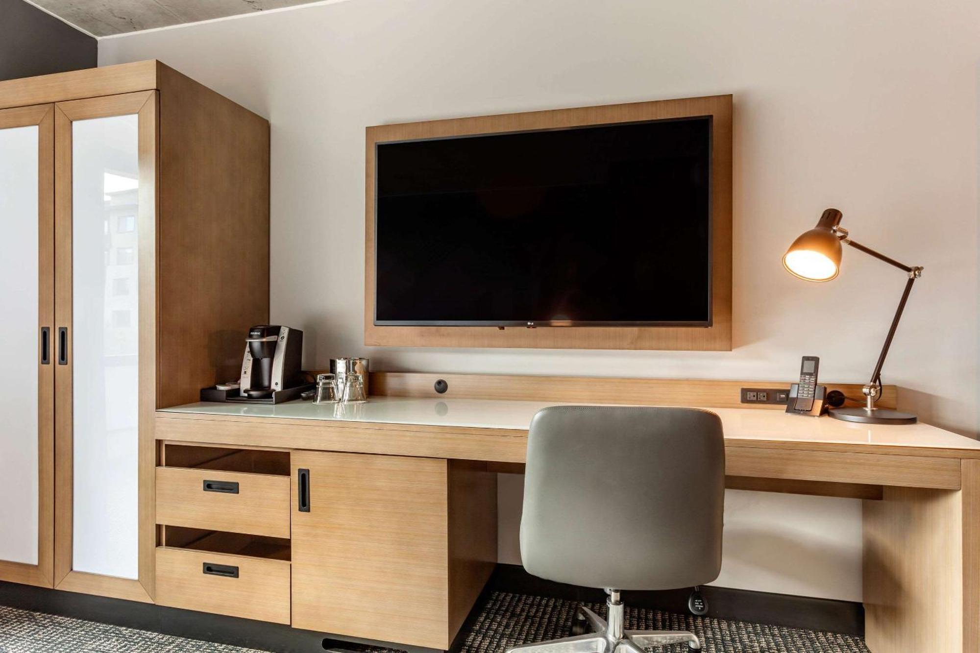 Hotel Cambria Downtown Convention & Airport 3*