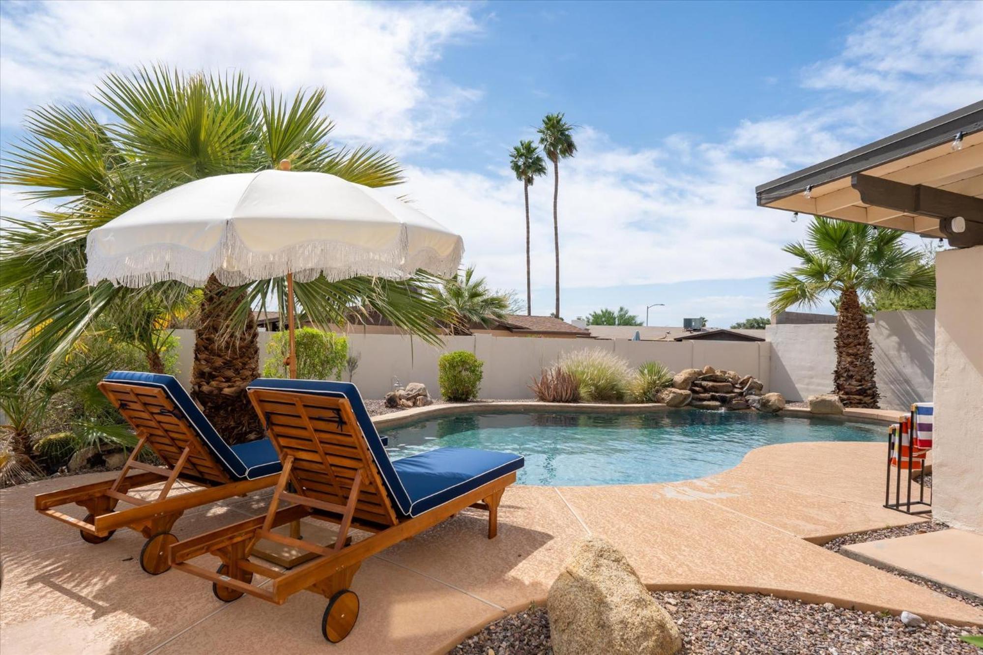 Game Pool Hottub Modern Desert Oasis Holiday home