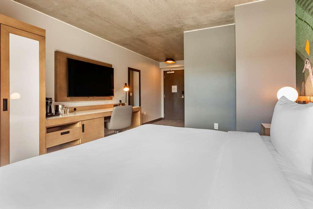 Hotel Cambria Downtown Convention & Airport