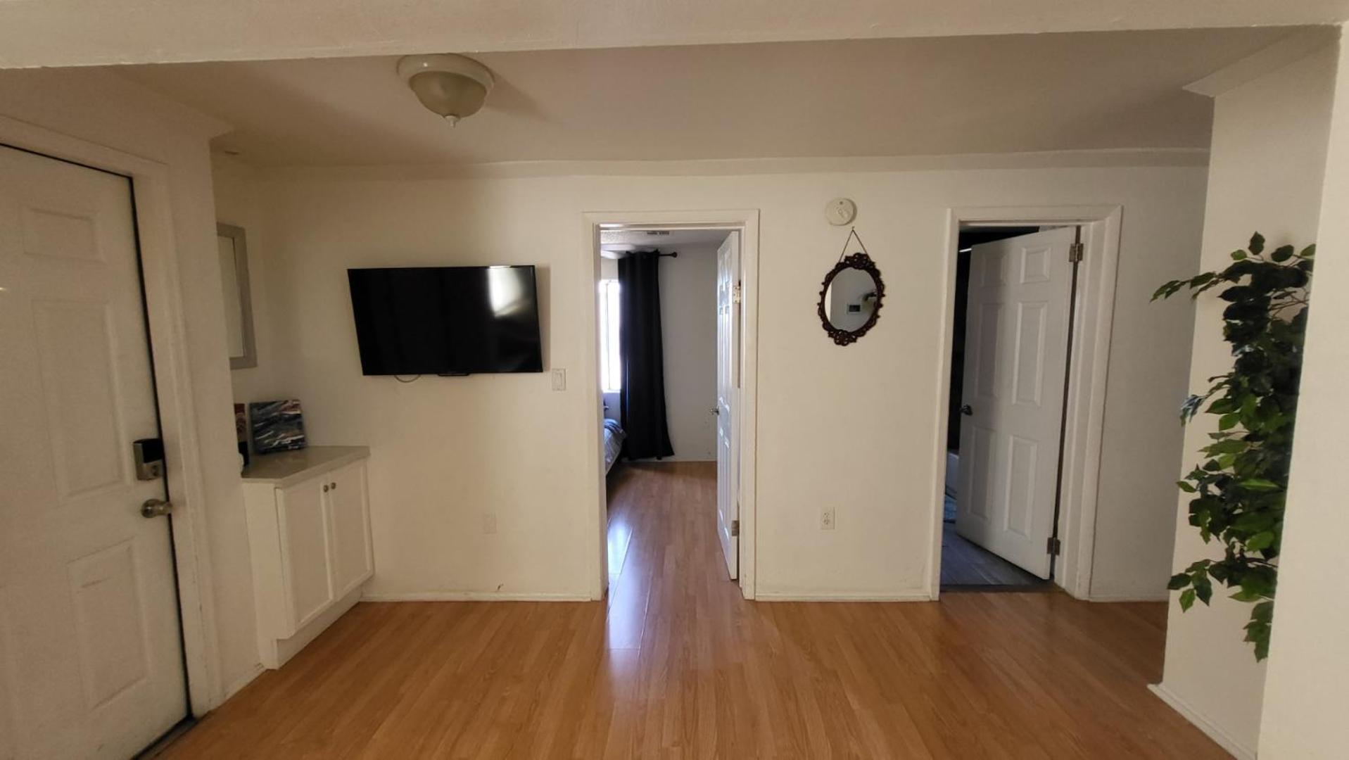 U2 - Private 2br Walkup In Dt Phx With Pkg Apartment *
