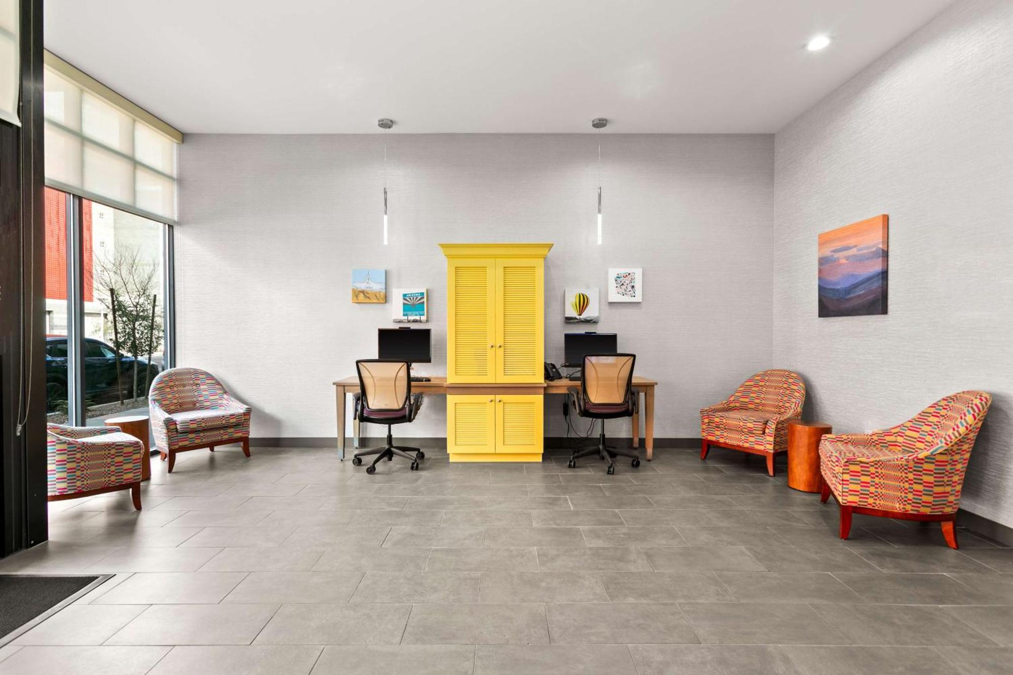 Hotel Home2 By Hilton Downtown 3*