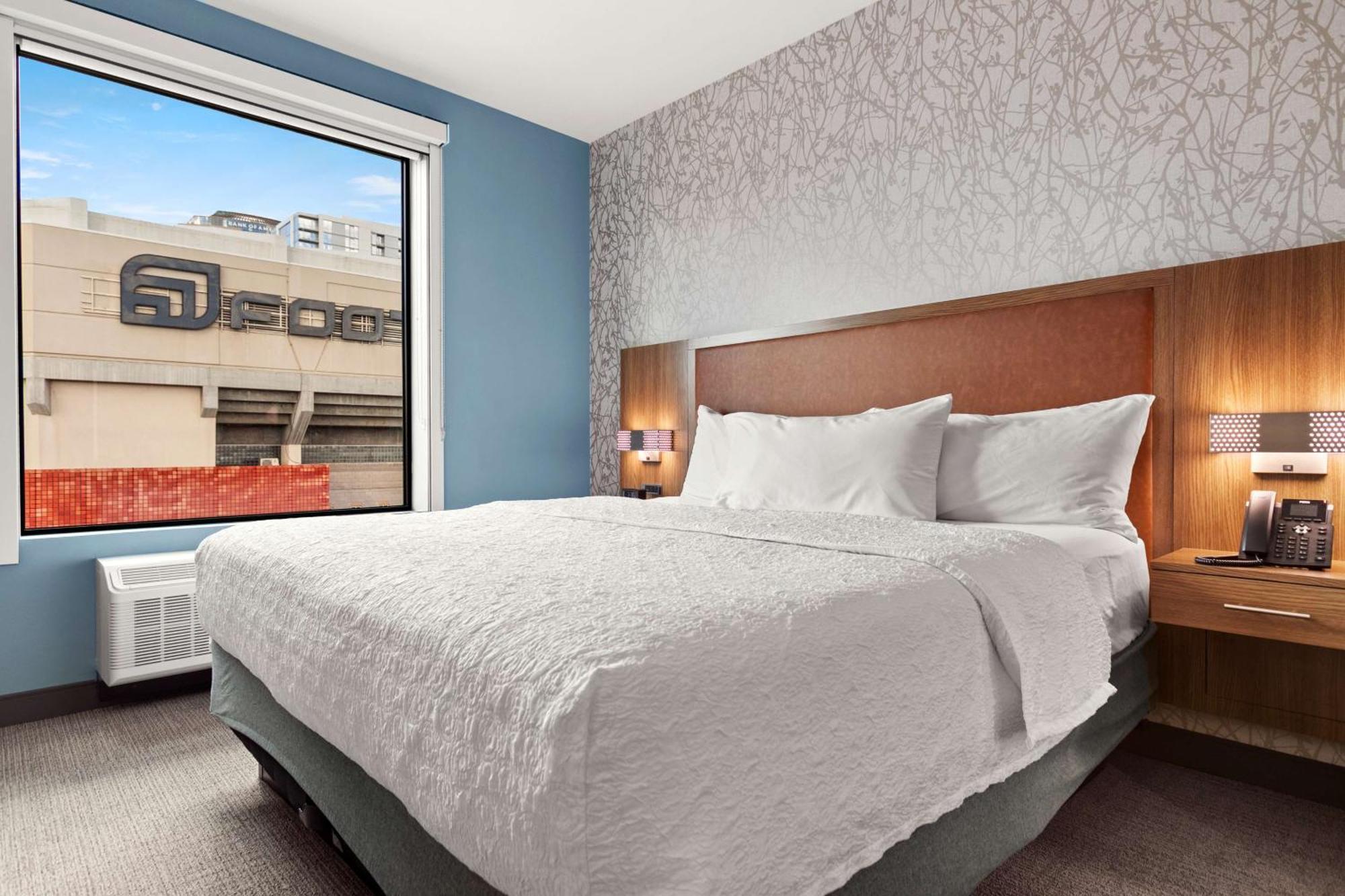 Home2 By Hilton Downtown 3*