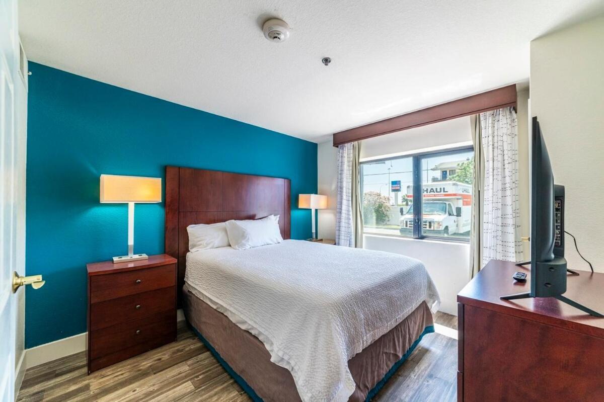 Metro Phx 1bd Exterior Entry With Heated Pool, Bbq, Dog Park, Bbq Pets Allowed *