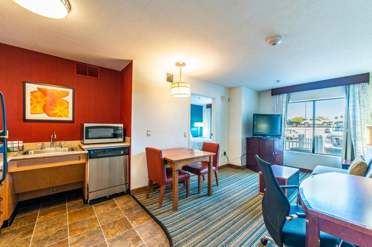 Metro Phx 1bd Exterior Entry With Heated Pool, Bbq, Dog Park, Bbq Pets Allowed