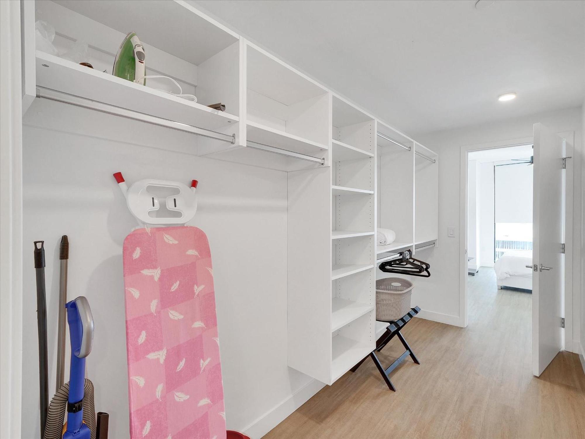 Global Luxury At Downtown Apartment