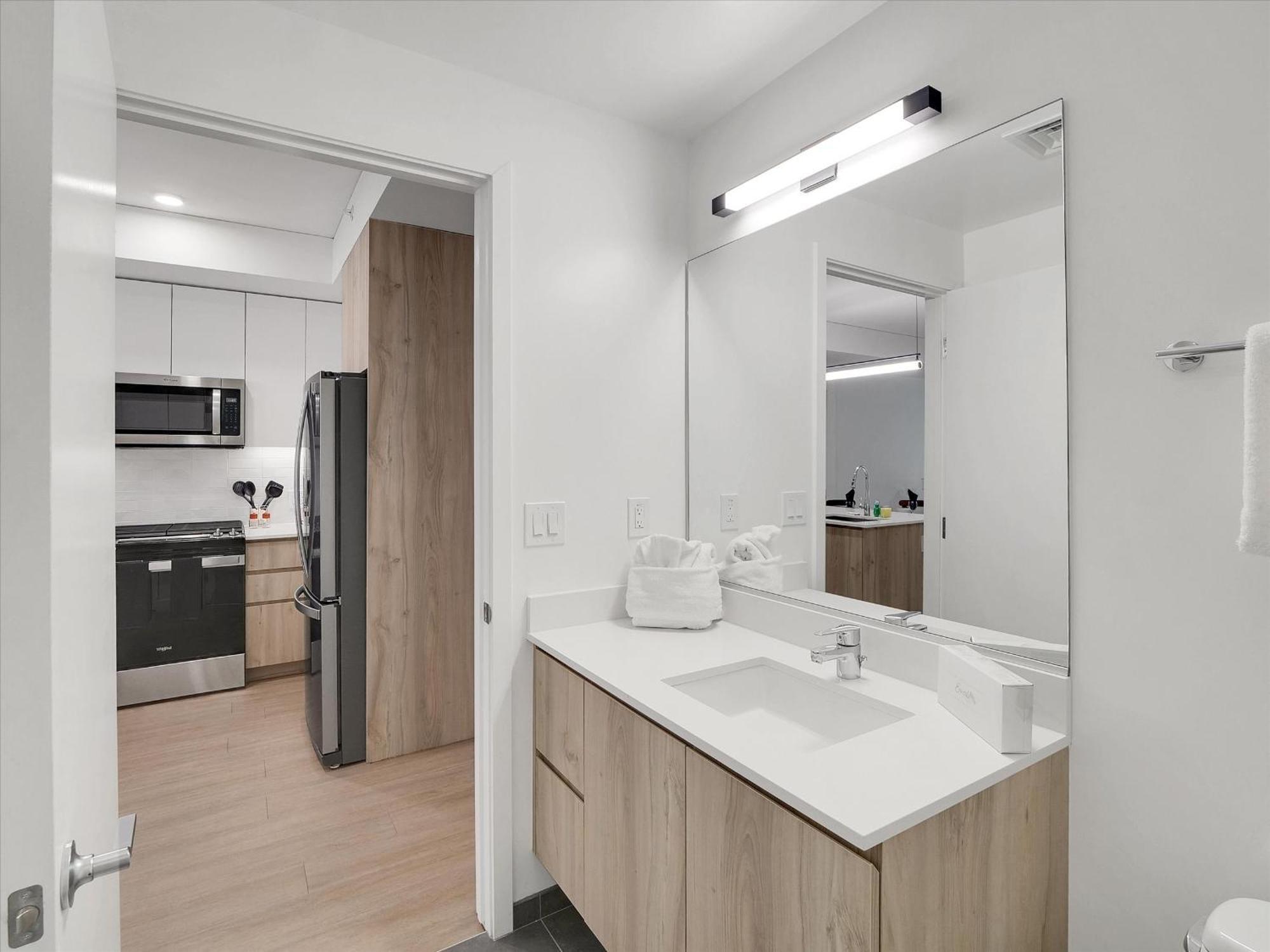Global Luxury At Downtown *