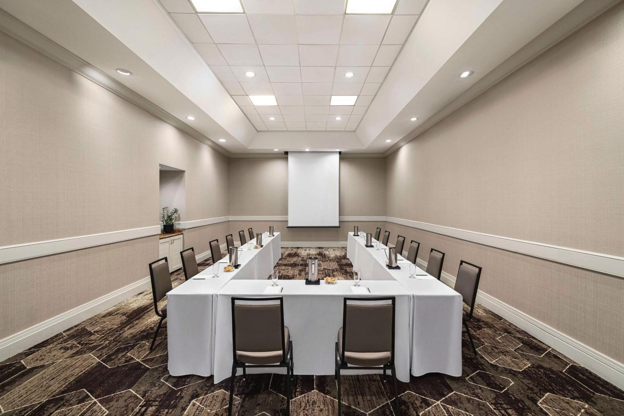 Embassy By Hilton Downtown North 3*