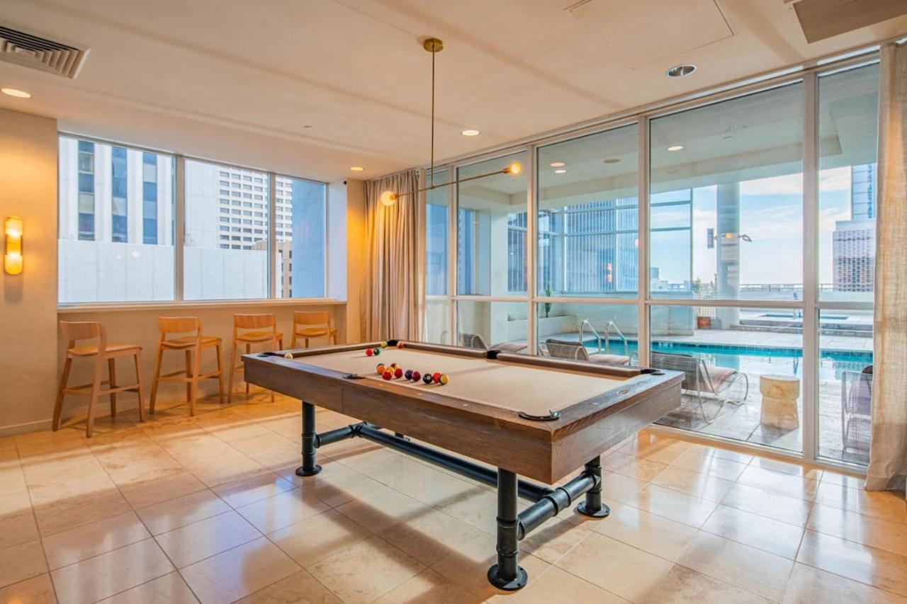 Apartment Lavish 21st Floor High Rise, Gym, Parking, Pool, Golf *