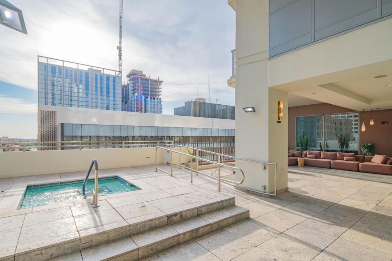 Apartment Lavish 21st Floor High Rise, Gym, Parking, Pool, Golf