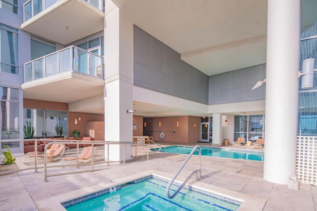 Luxury 1br Dt Highrise, Pool, Gym, Parking, W-d, Golf Apartment *